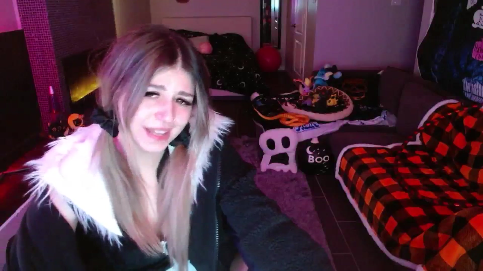 Gallery image thumbnail from Serafina's myfreecams stream on, 10/19/2024, 03:42 image 14 of 20