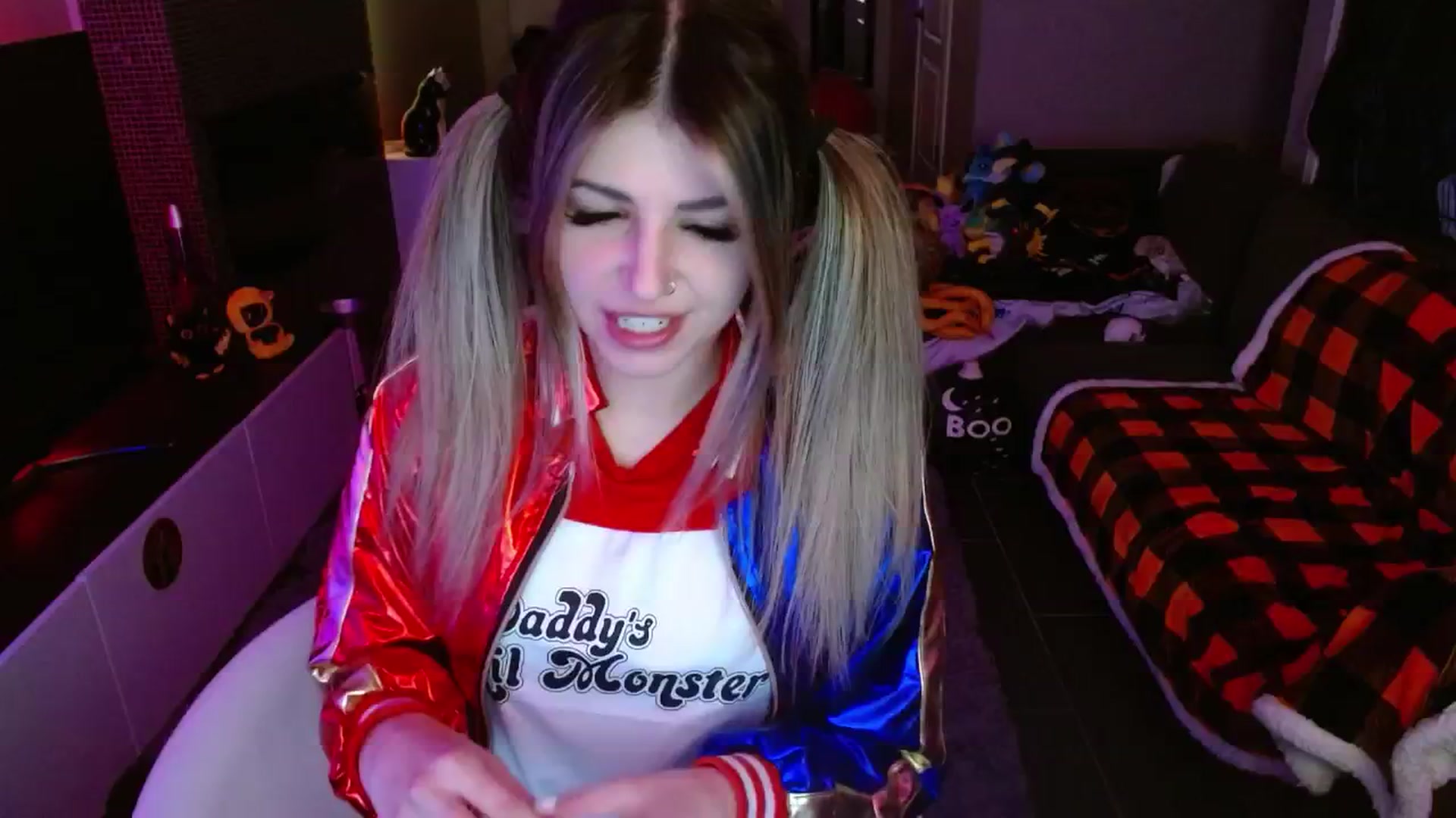 Gallery image thumbnail from Serafina's myfreecams stream on, 10/25/2024, 02:22 image 14 of 20