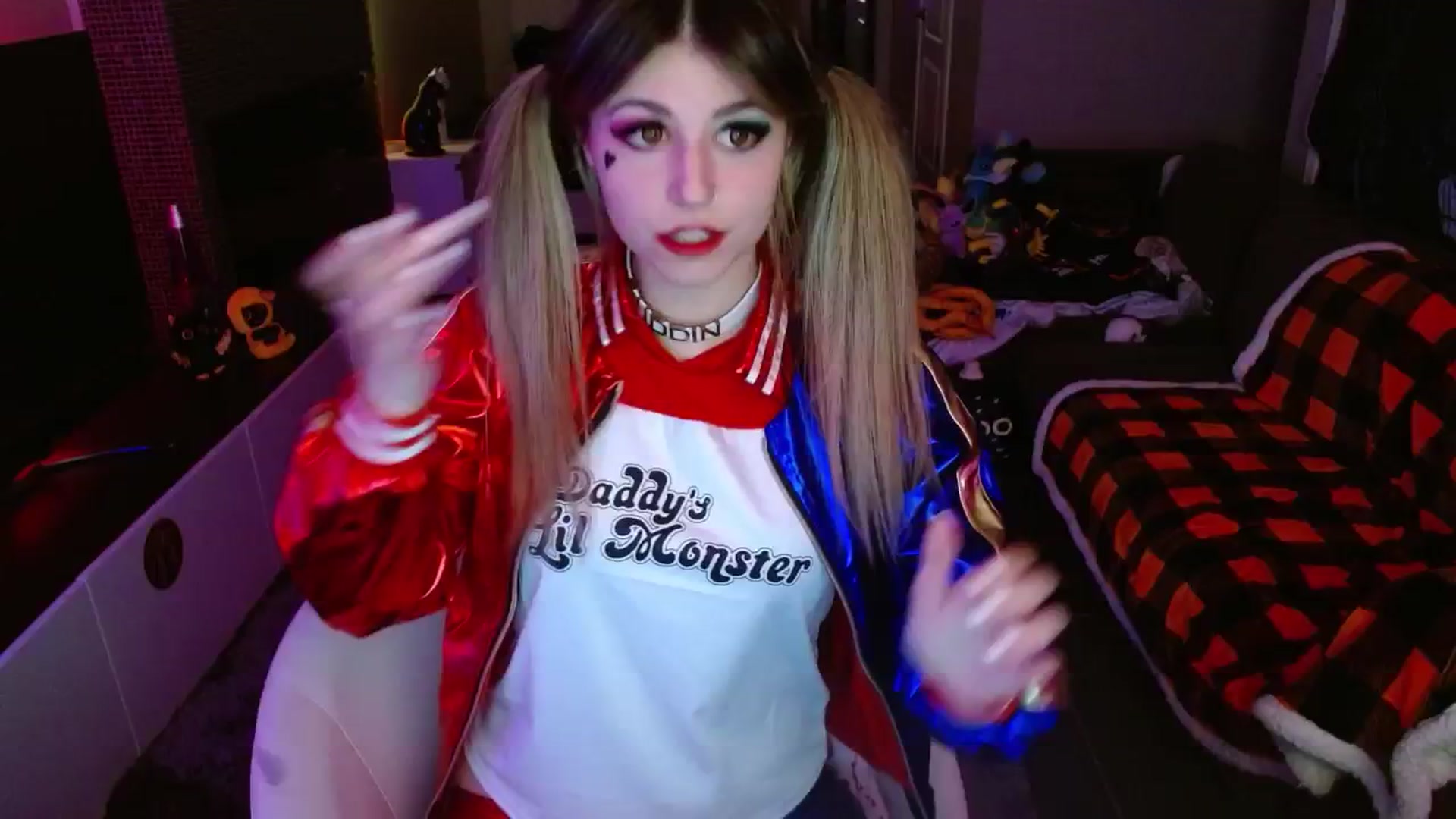 Gallery image thumbnail from Serafina's myfreecams stream on, 10/25/2024, 02:22 image 19 of 20