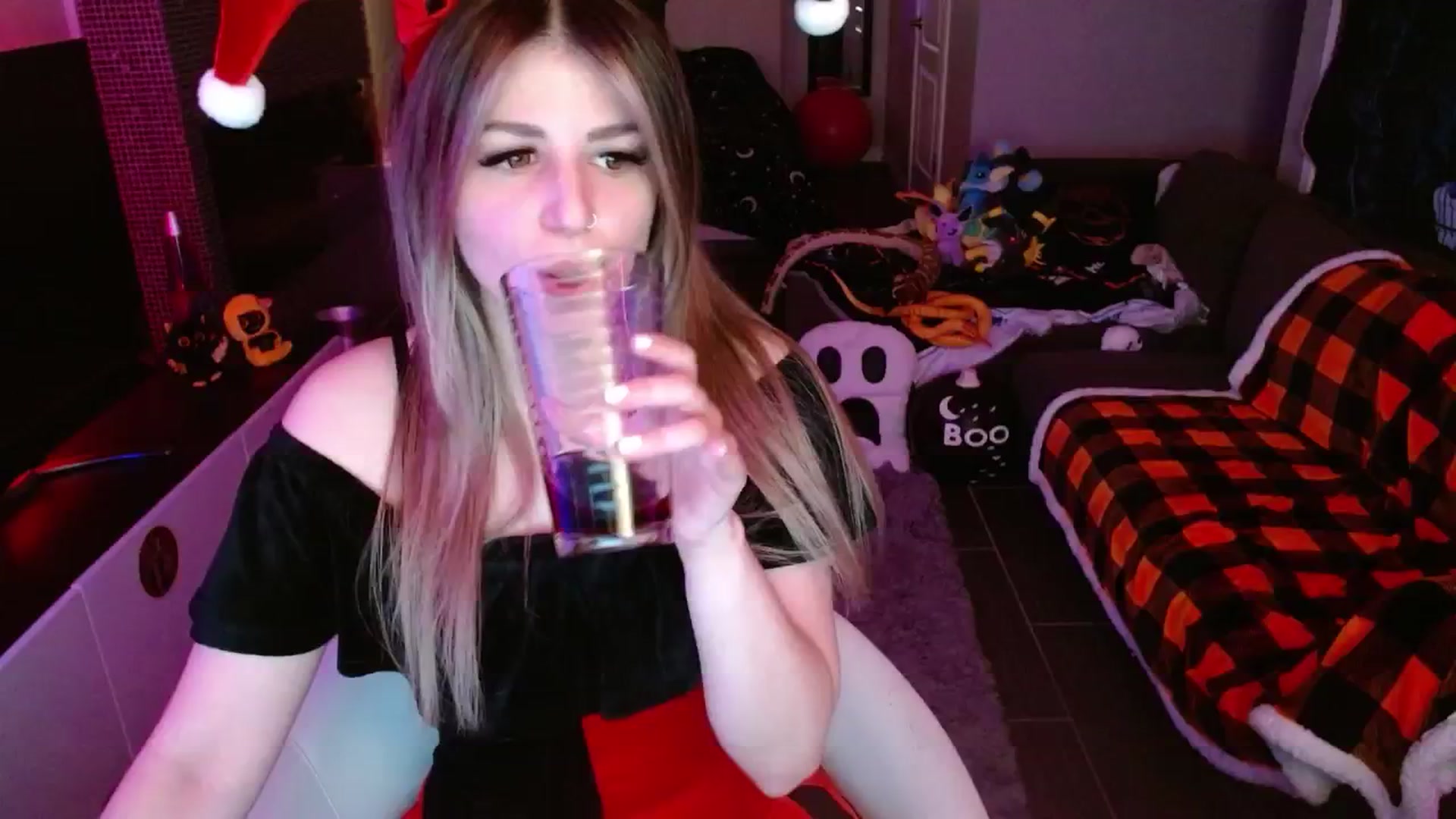 Gallery image thumbnail from Serafina's myfreecams stream on, 10/25/2024, 02:22 image 4 of 20