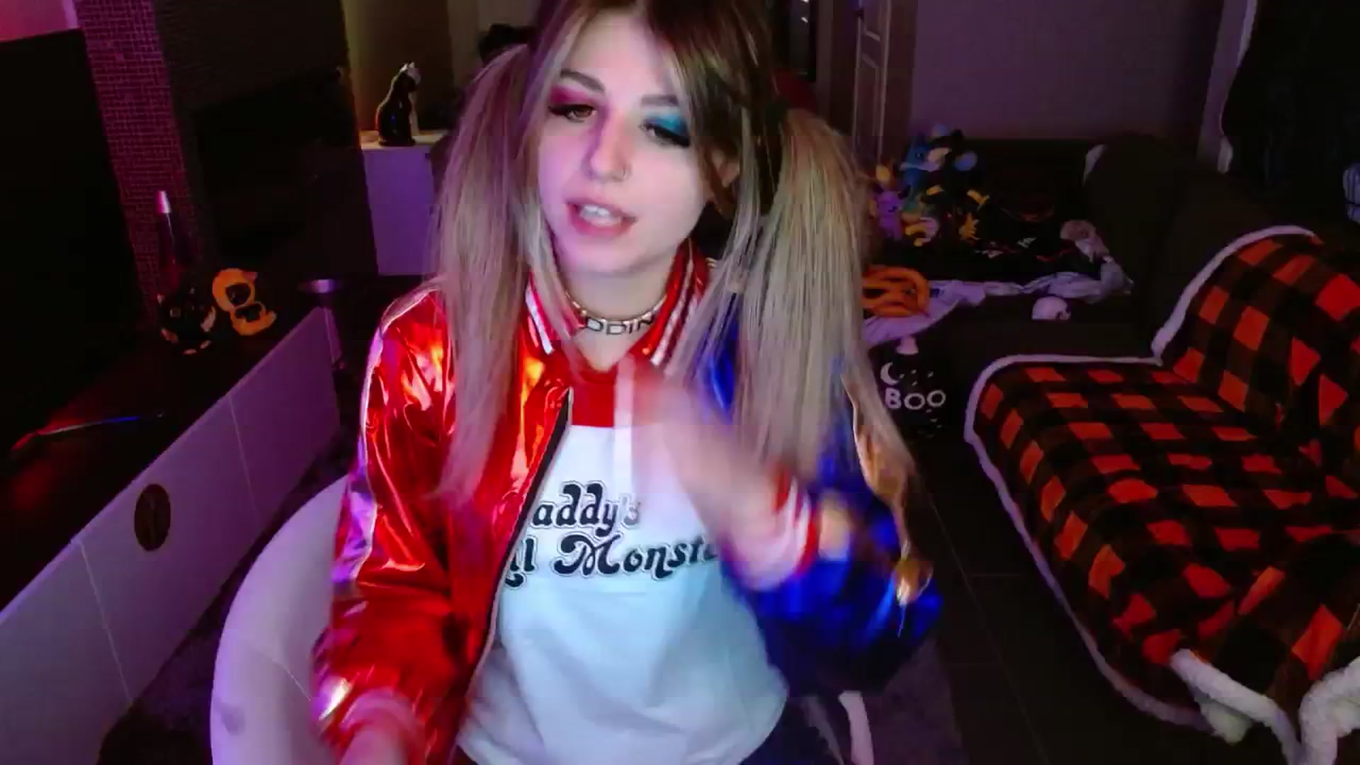 Gallery image thumbnail from Serafina's myfreecams stream on, 10/25/2024, 02:22 image 17 of 20