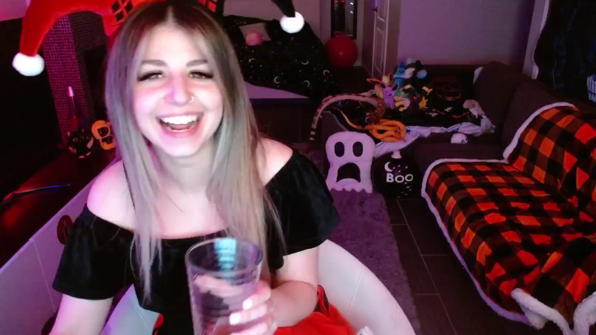 Gallery image thumbnail from Serafina's myfreecams stream on, 10/25/2024, 02:22 image 5 of 20