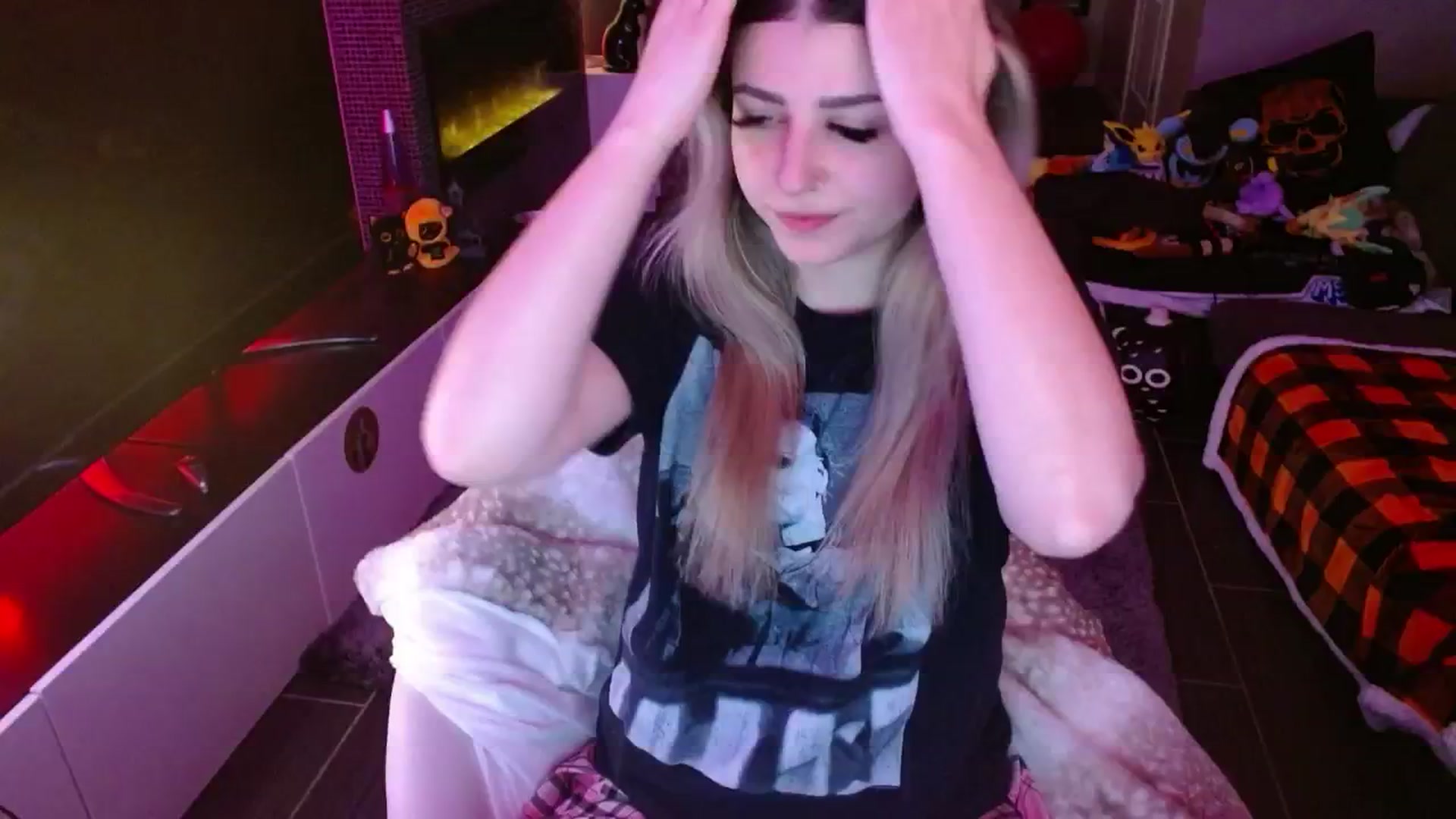Gallery image thumbnail from Serafina's myfreecams stream on, 11/03/2024, 06:11 image 7 of 20