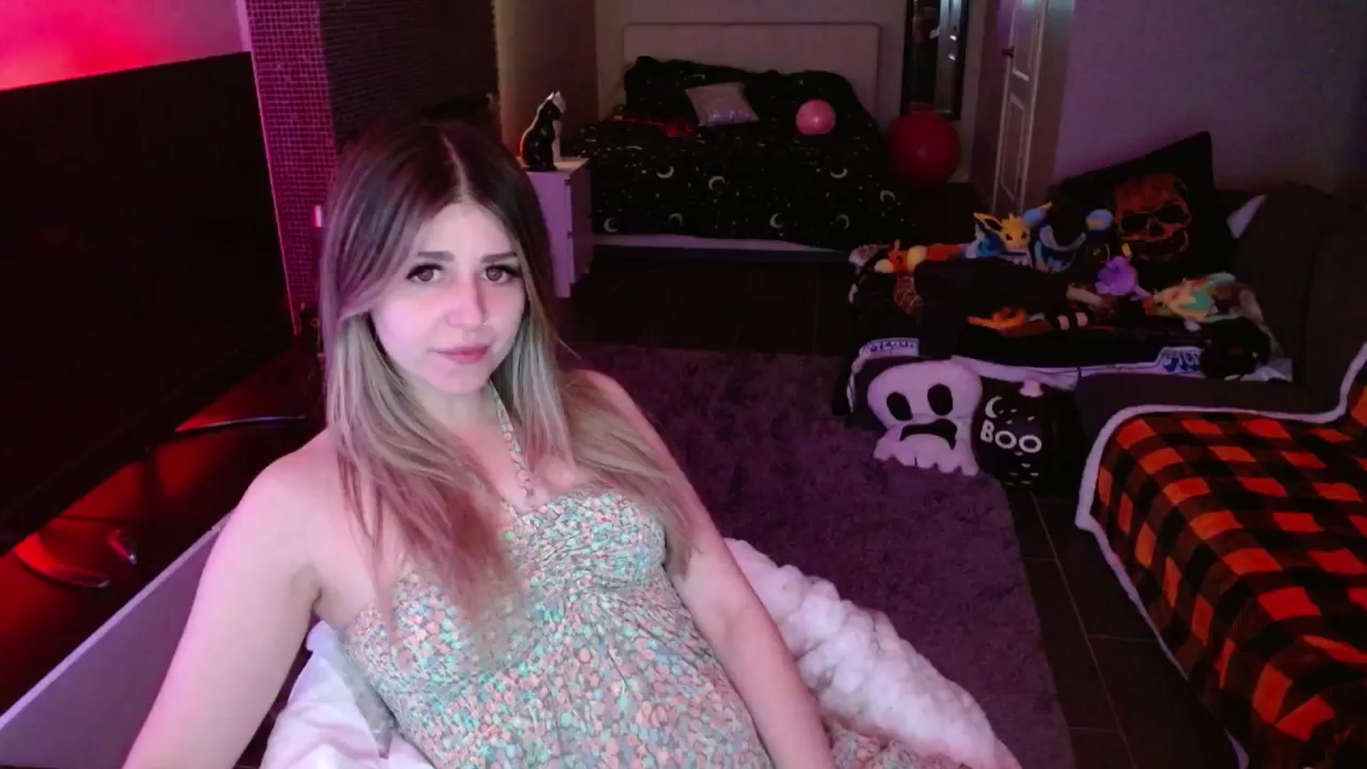 Gallery image thumbnail from Serafina's myfreecams stream on, 11/04/2024, 06:01 image 6 of 20