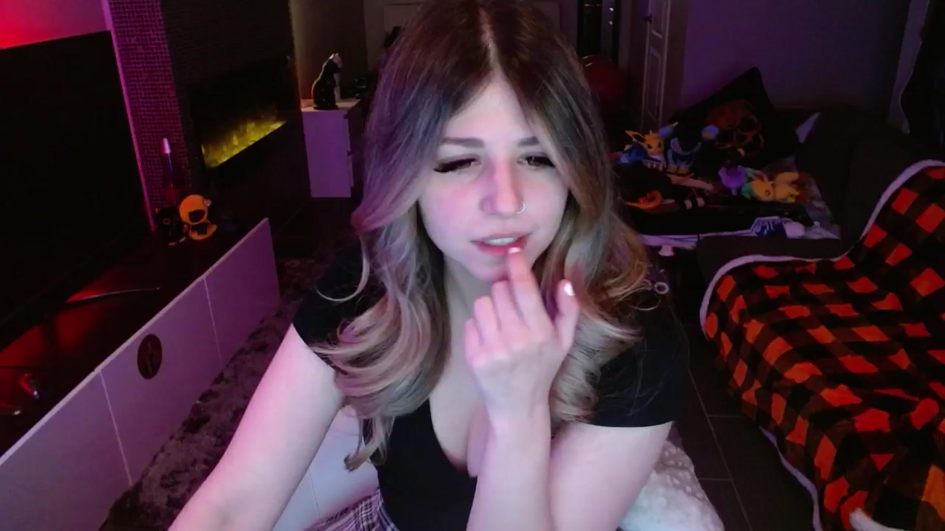 Gallery image thumbnail from Serafina's myfreecams stream on, 11/10/2024, 05:16 image 10 of 20