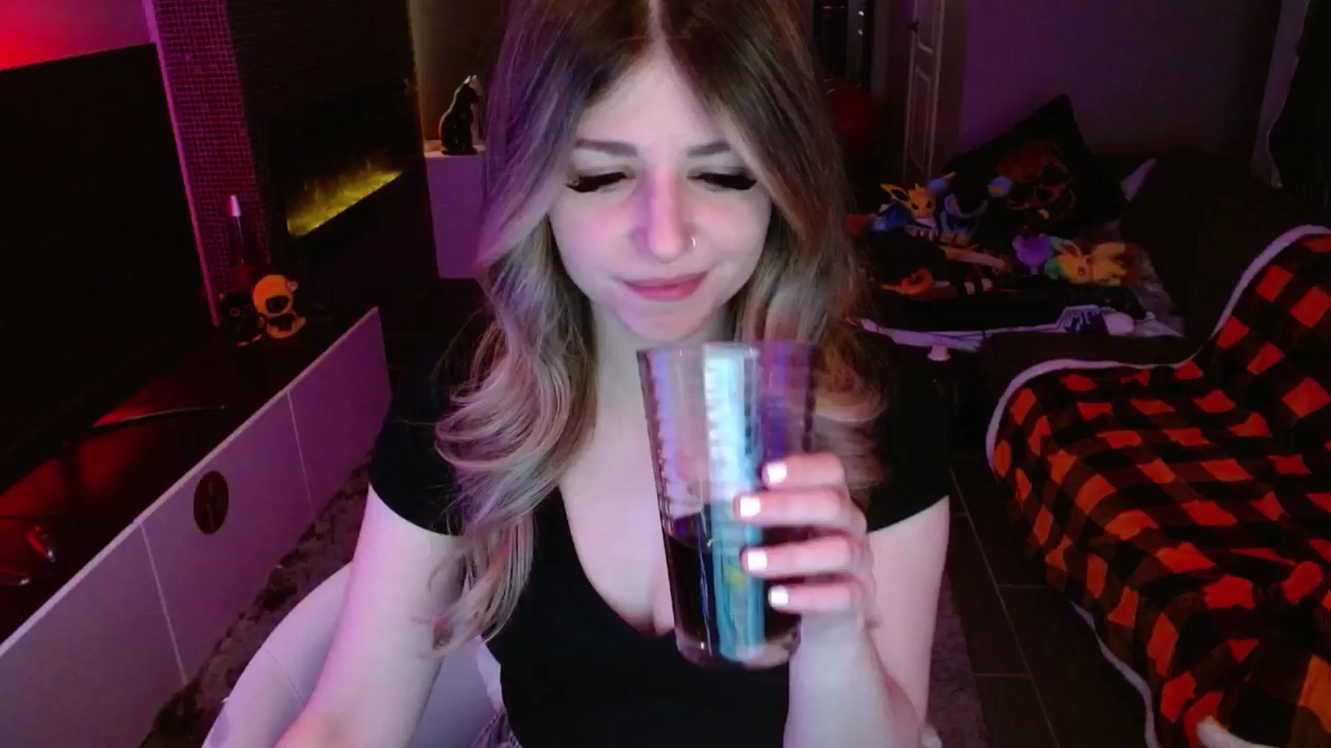 Gallery image thumbnail from Serafina's myfreecams stream on, 11/10/2024, 05:16 image 5 of 20