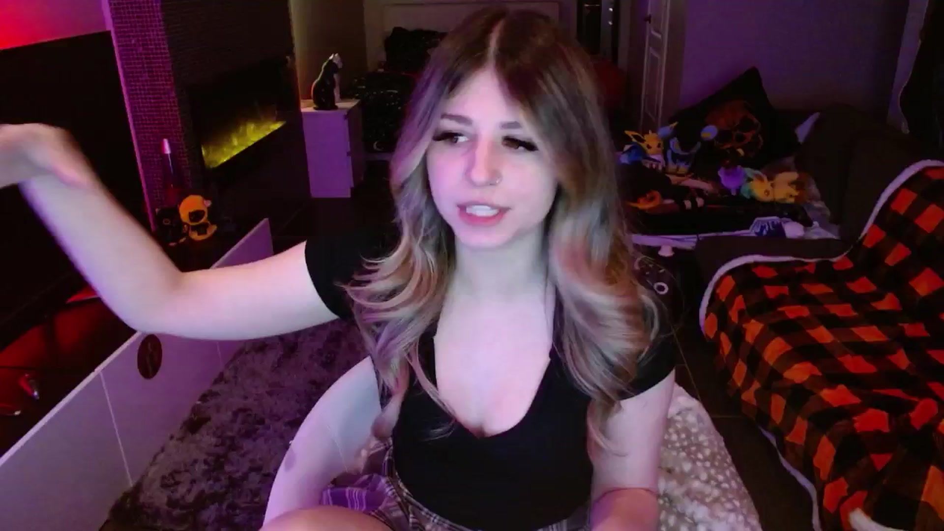 Gallery image thumbnail from Serafina's myfreecams stream on, 11/10/2024, 05:16 image 4 of 20