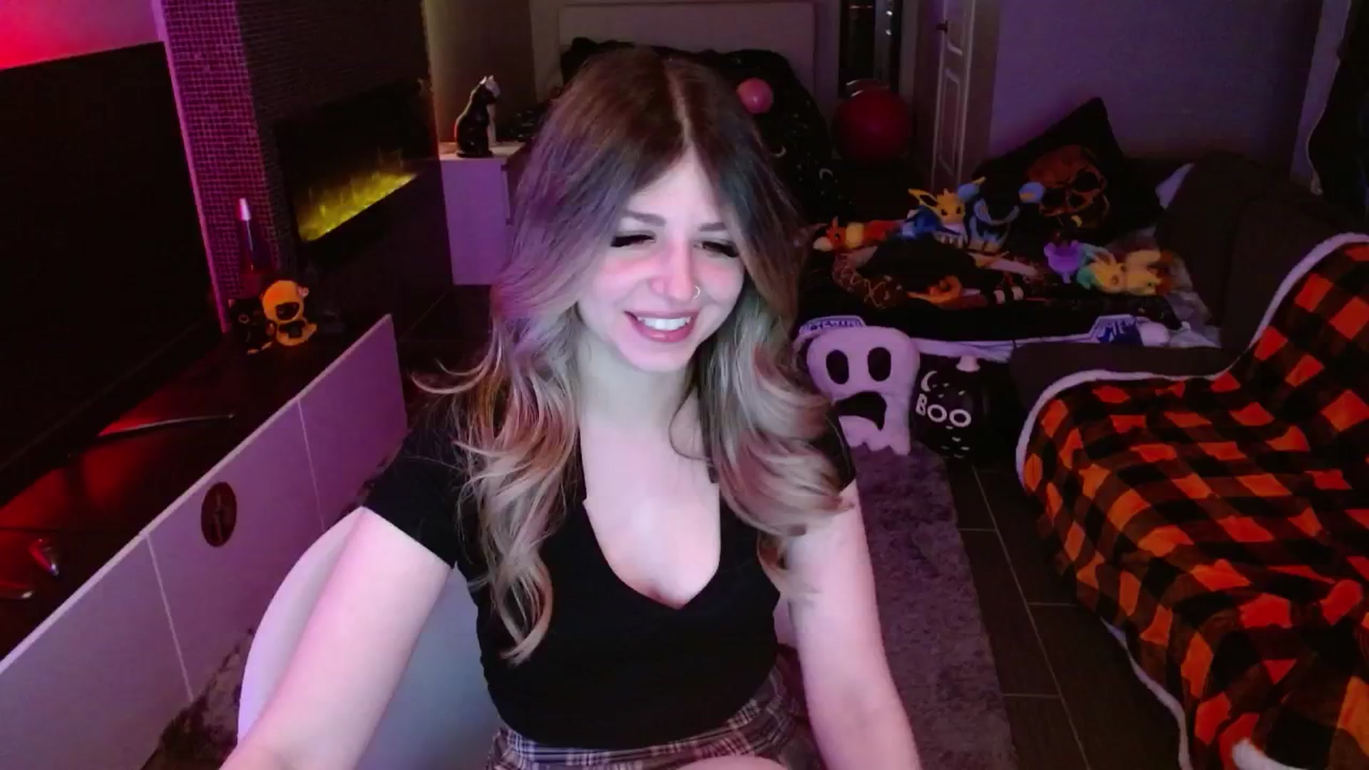 Gallery image thumbnail from Serafina's myfreecams stream on, 11/10/2024, 05:16 image 15 of 20