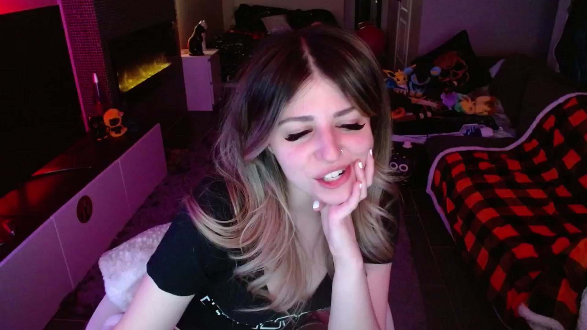 Gallery image thumbnail from Serafina's myfreecams stream on, 11/11/2024, 07:44 image 15 of 20