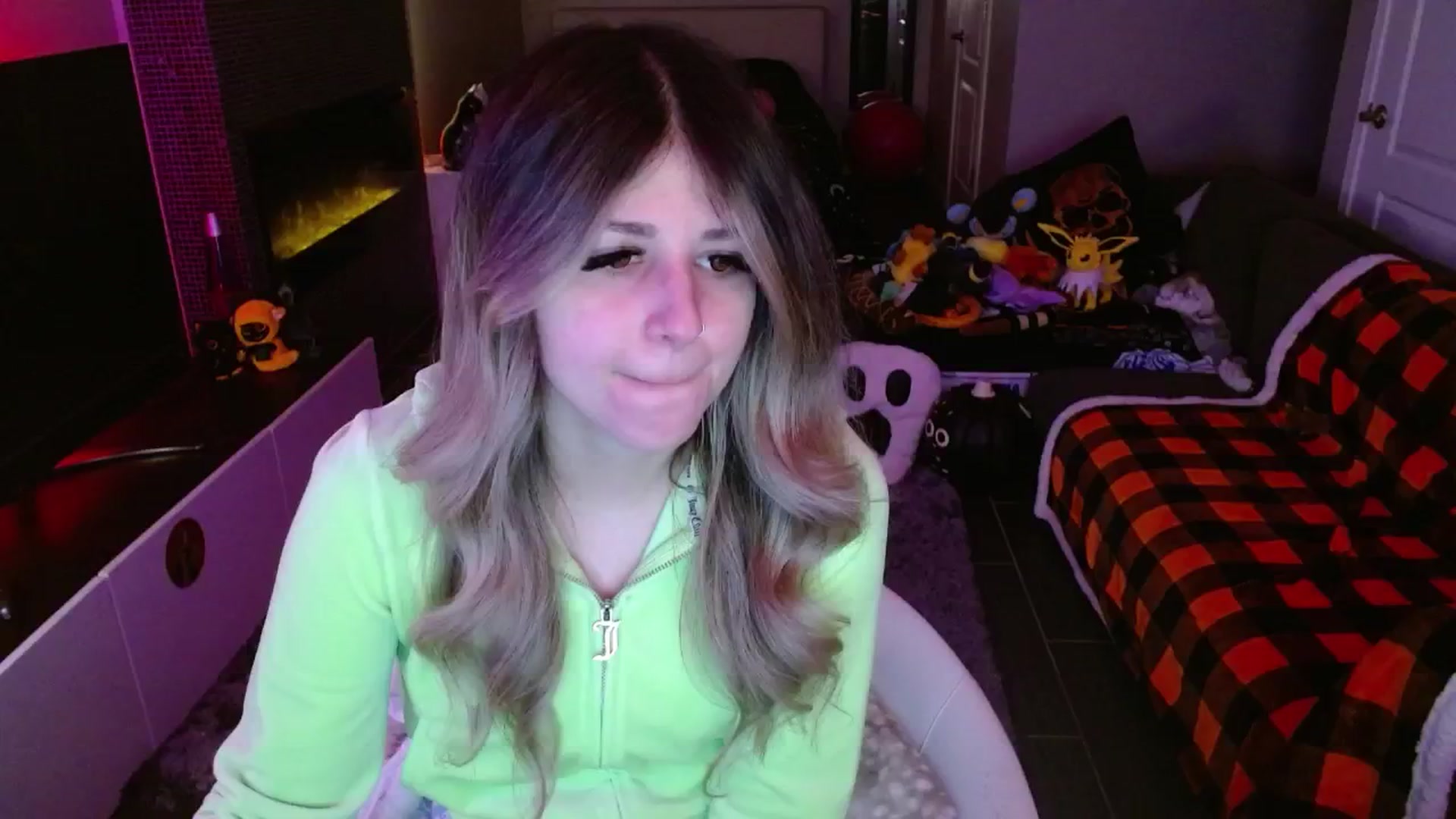 Gallery image thumbnail from Serafina's myfreecams stream on, 11/16/2024, 04:47 image 1 of 20