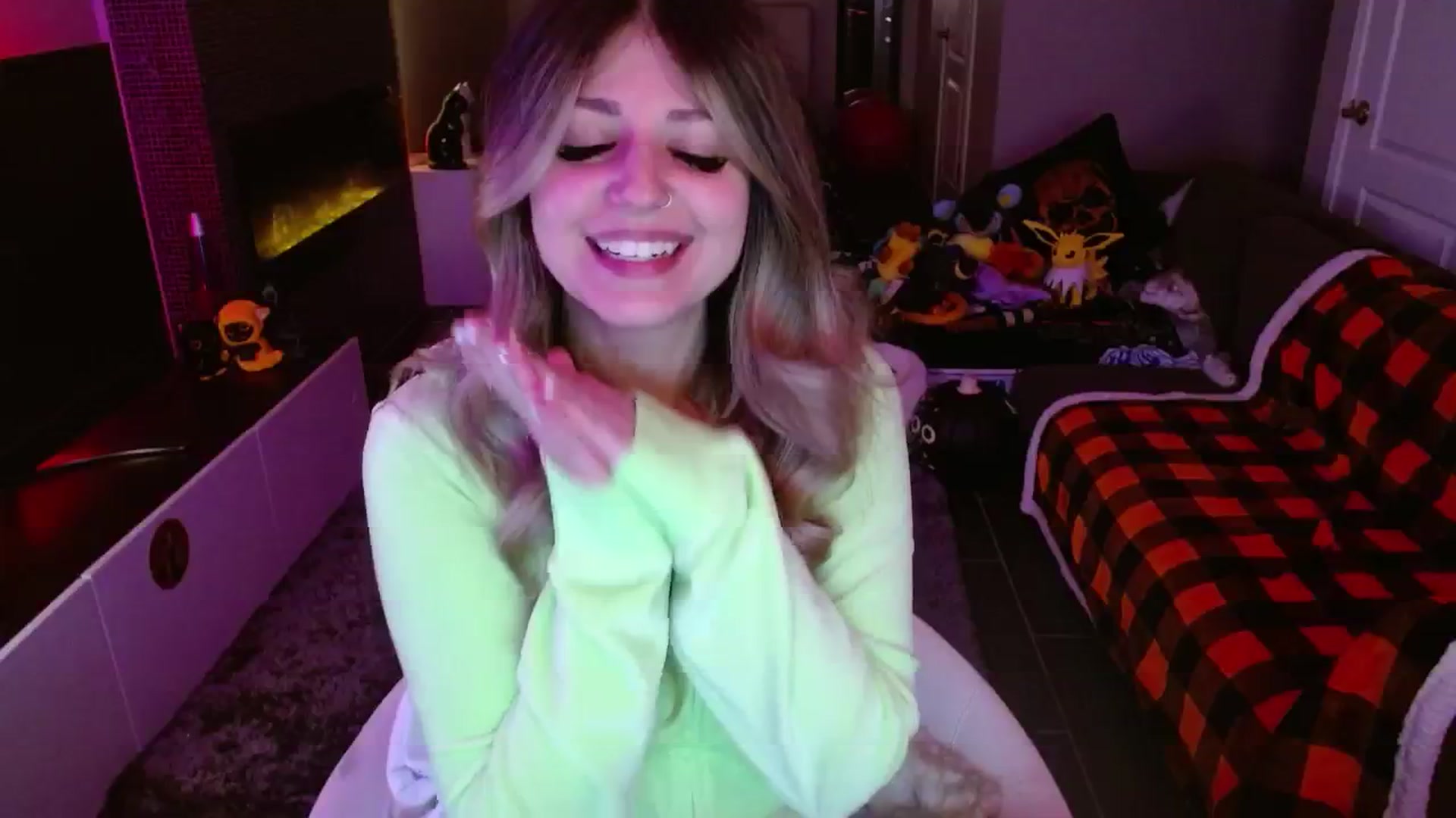 Gallery image thumbnail from Serafina's myfreecams stream on, 11/16/2024, 04:47 image 13 of 20