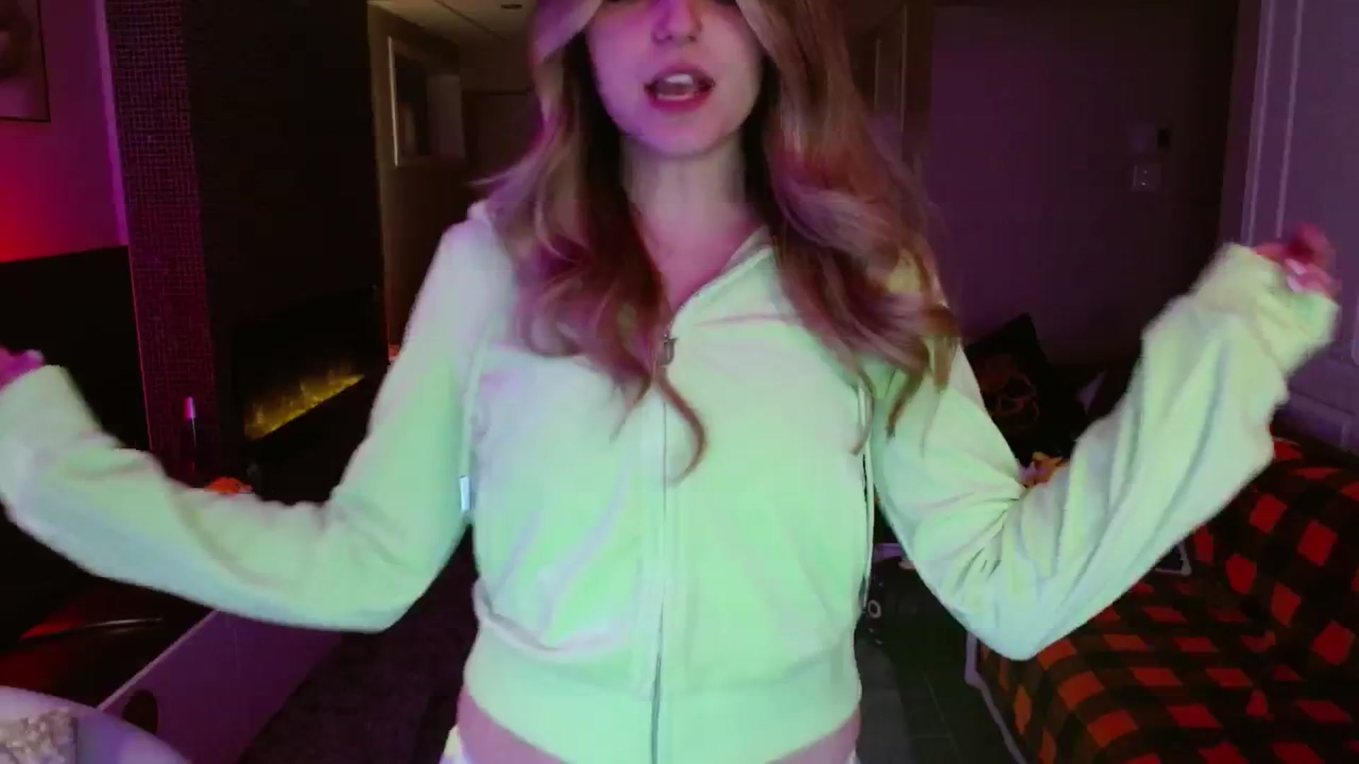 Gallery image thumbnail from Serafina's myfreecams stream on, 11/16/2024, 04:47 image 17 of 20