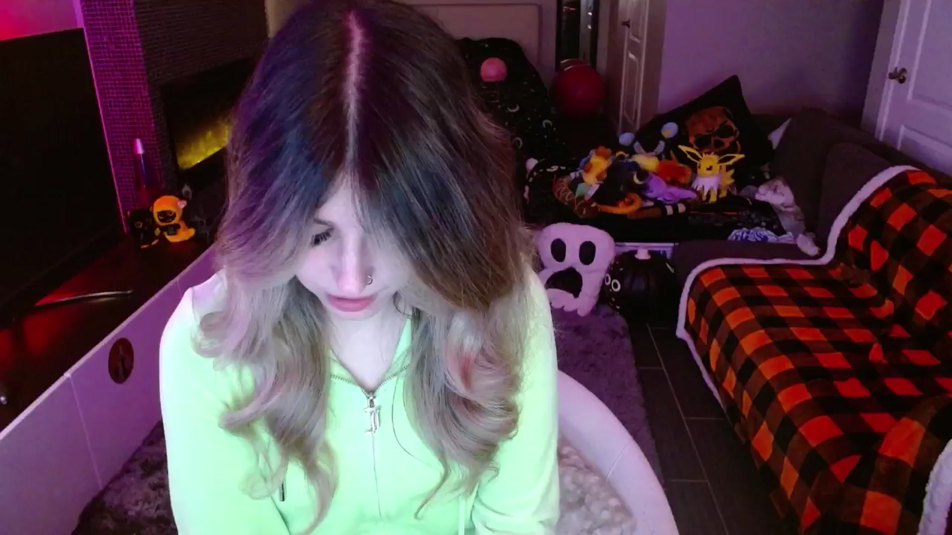 Gallery image thumbnail from Serafina's myfreecams stream on, 11/16/2024, 04:47 image 2 of 20