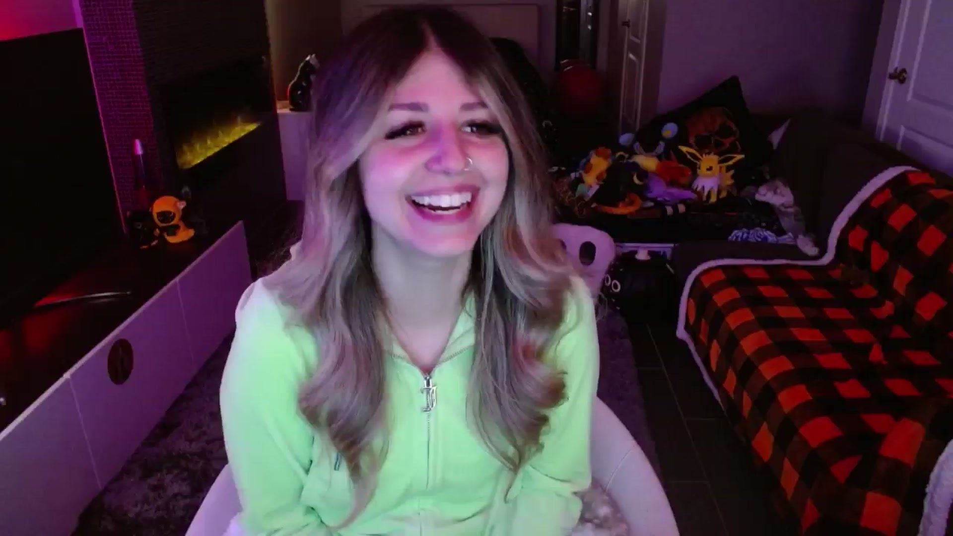 Gallery image thumbnail from Serafina's myfreecams stream on, 11/16/2024, 04:47 image 4 of 20