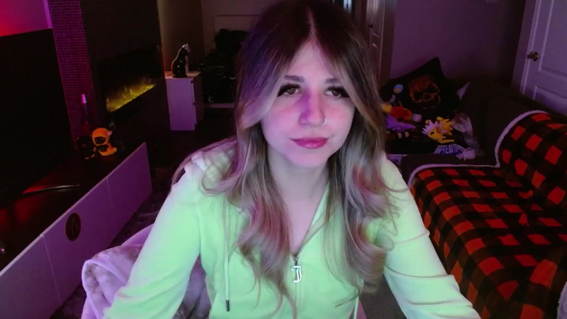 Gallery image thumbnail from Serafina's myfreecams stream on, 11/16/2024, 04:47 image 19 of 20