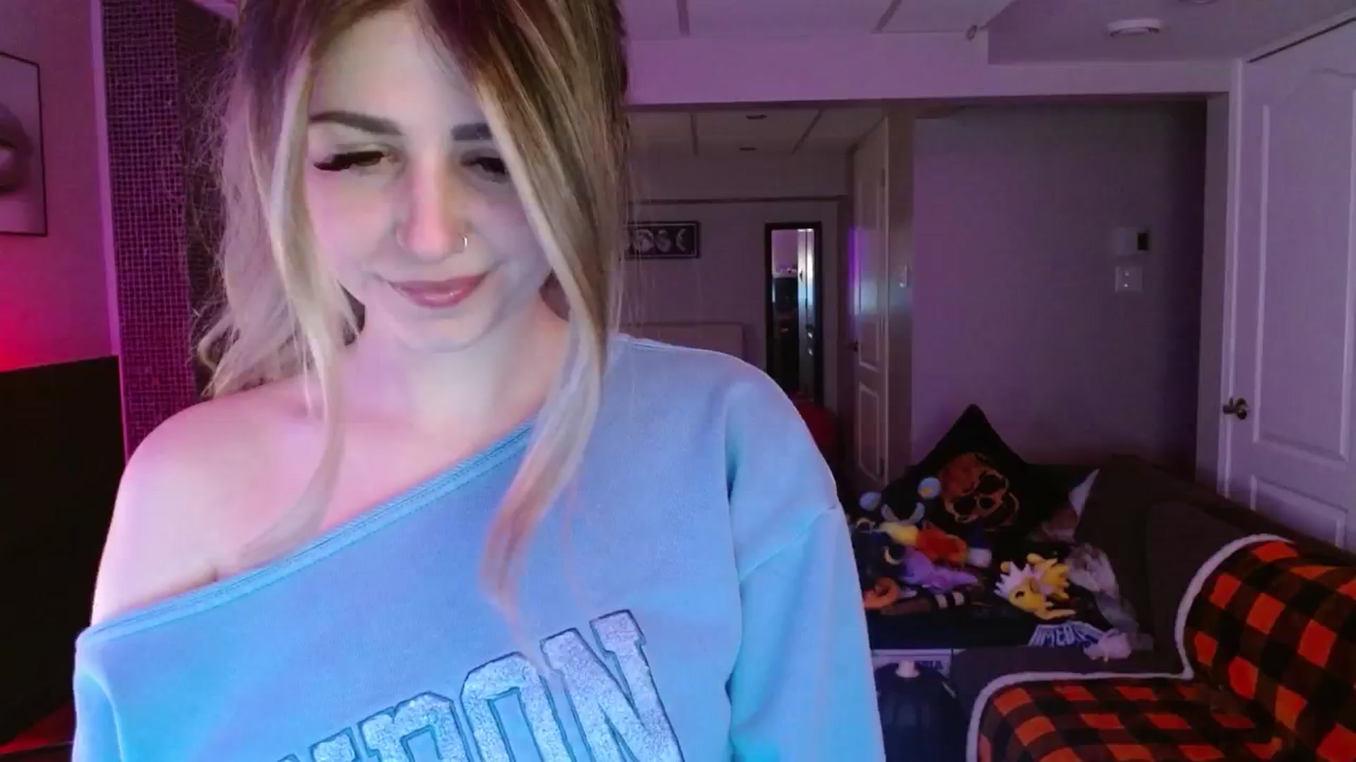 Gallery image thumbnail from Serafina's myfreecams stream on, 11/17/2024, 05:25 image 17 of 20