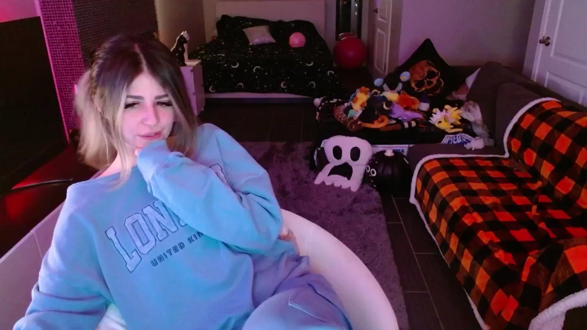 Gallery image thumbnail from Serafina's myfreecams stream on, 11/17/2024, 05:25 image 11 of 20
