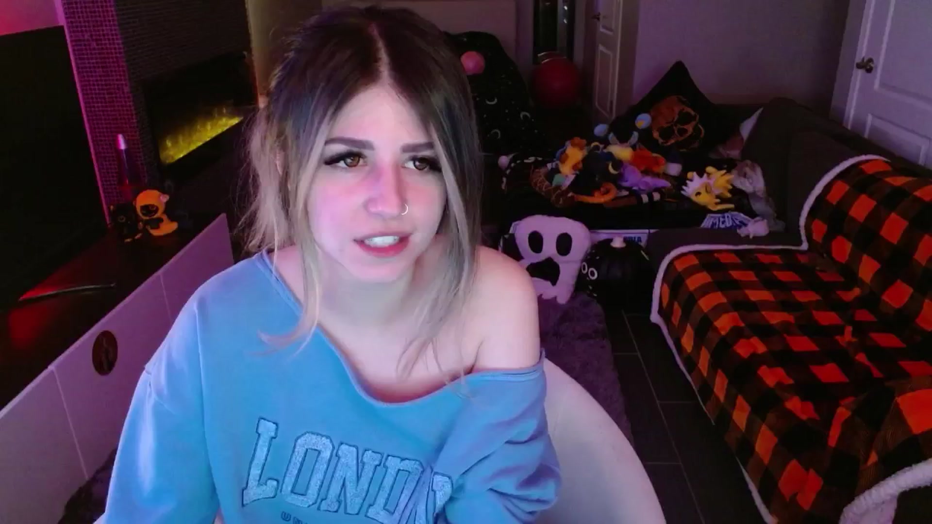 Gallery image thumbnail from Serafina's myfreecams stream on, 11/17/2024, 05:25 image 14 of 20