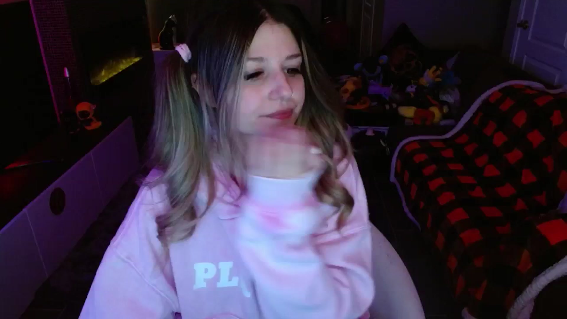 Gallery image thumbnail from Serafina's myfreecams stream on, 11/23/2024, 05:25 image 4 of 20
