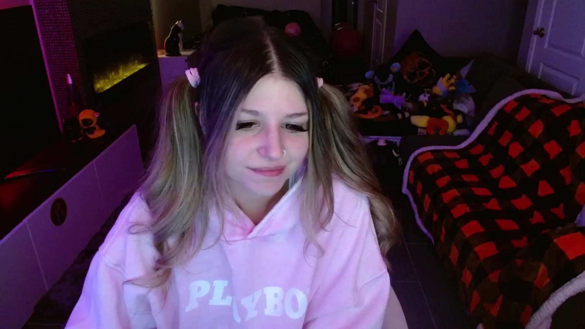 Gallery image thumbnail from Serafina's myfreecams stream on, 11/23/2024, 05:25 image 9 of 20