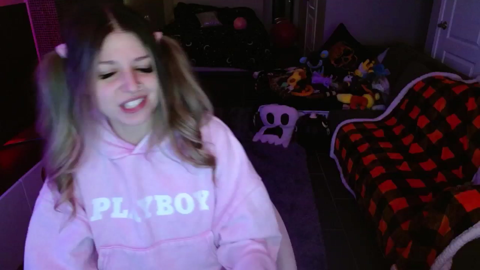 Gallery image thumbnail from Serafina's myfreecams stream on, 11/23/2024, 05:25 image 19 of 20