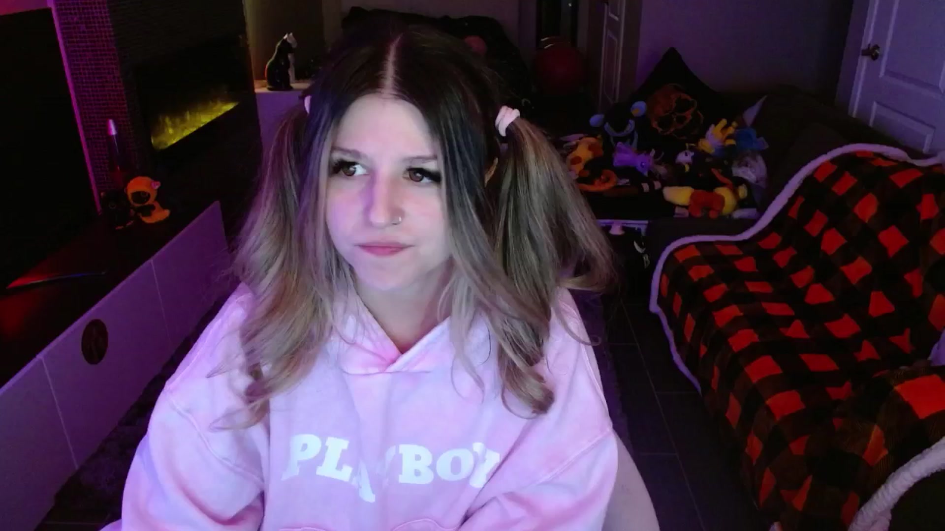 Gallery image thumbnail from Serafina's myfreecams stream on, 11/23/2024, 05:25 image 11 of 20