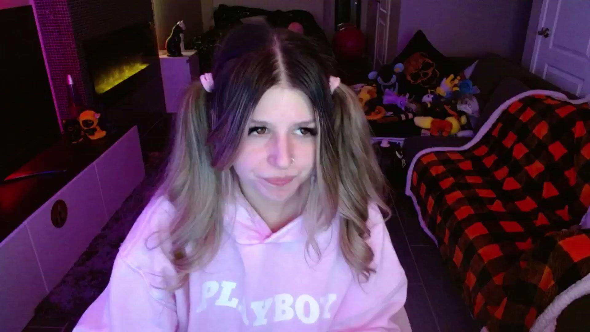 Gallery image thumbnail from Serafina's myfreecams stream on, 11/23/2024, 05:25 image 10 of 20