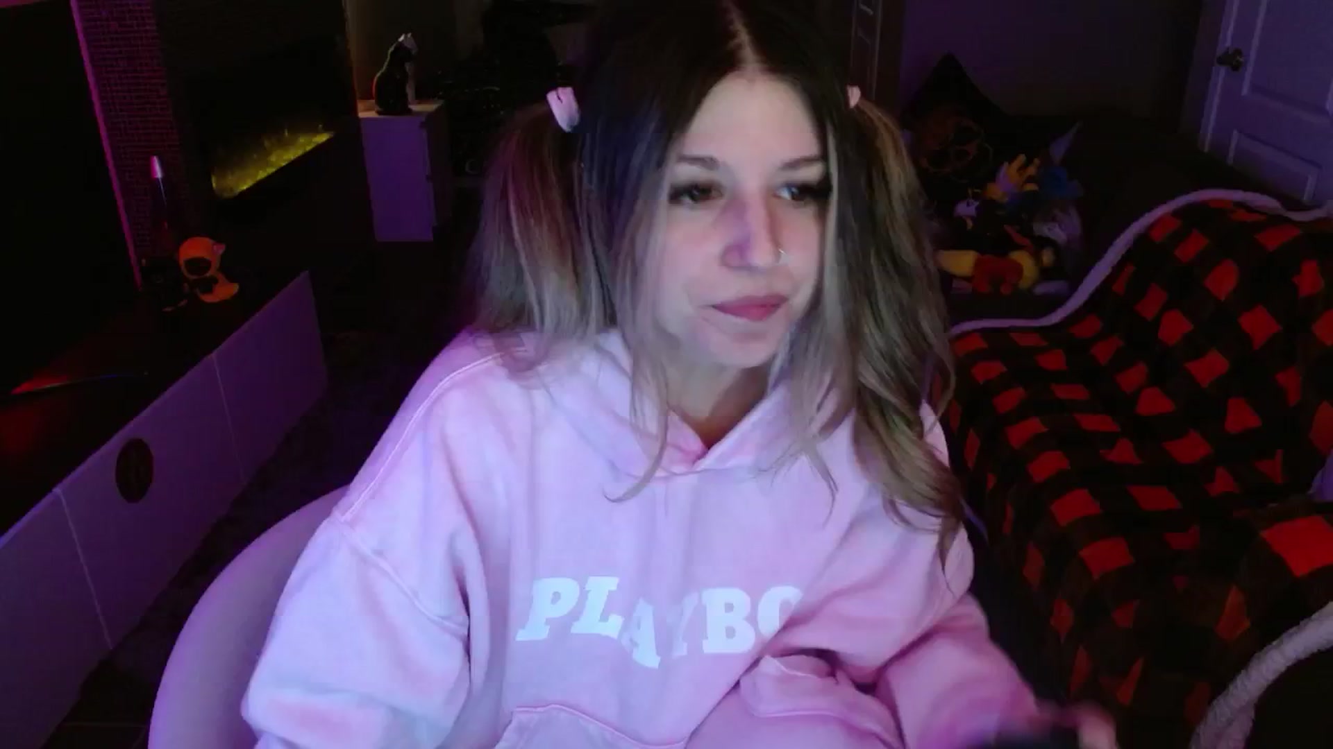 Gallery image thumbnail from Serafina's myfreecams stream on, 11/23/2024, 05:25 image 6 of 20