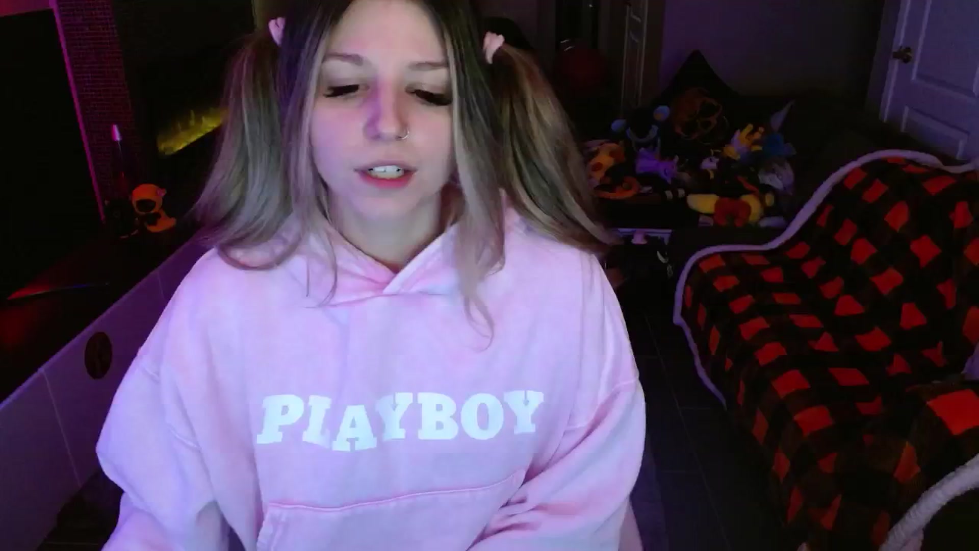 Gallery image thumbnail from Serafina's myfreecams stream on, 11/23/2024, 05:25 image 7 of 20