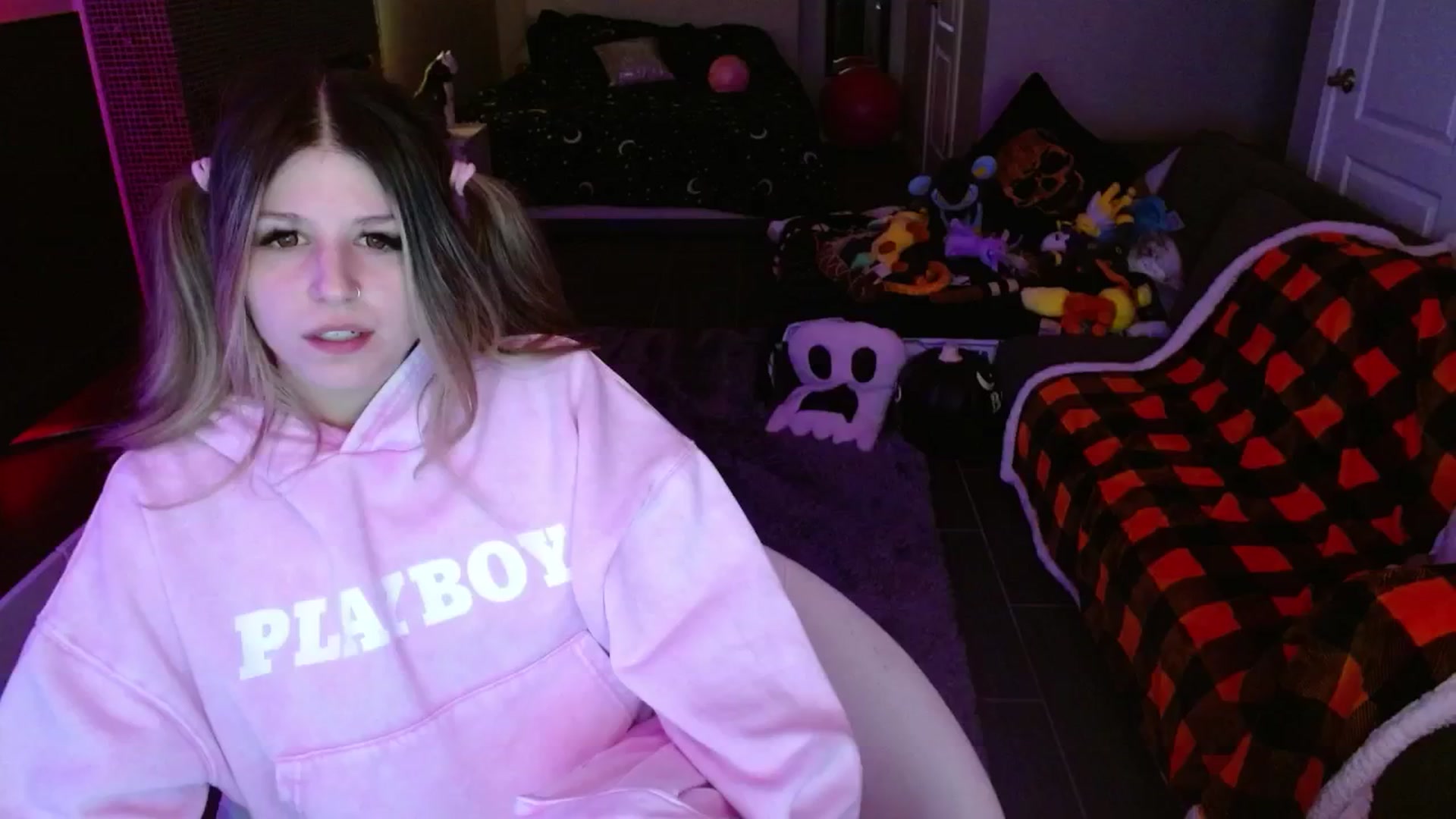 Gallery image thumbnail from Serafina's myfreecams stream on, 11/23/2024, 05:25 image 13 of 20