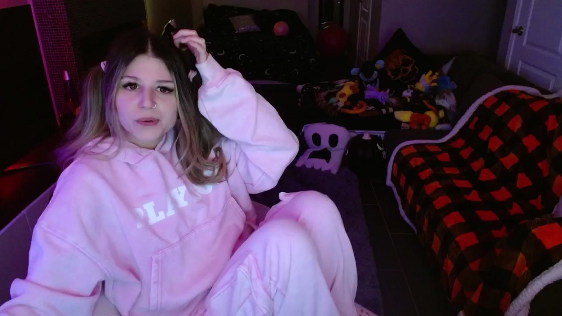 Gallery image thumbnail from Serafina's myfreecams stream on, 11/23/2024, 05:25 image 16 of 20