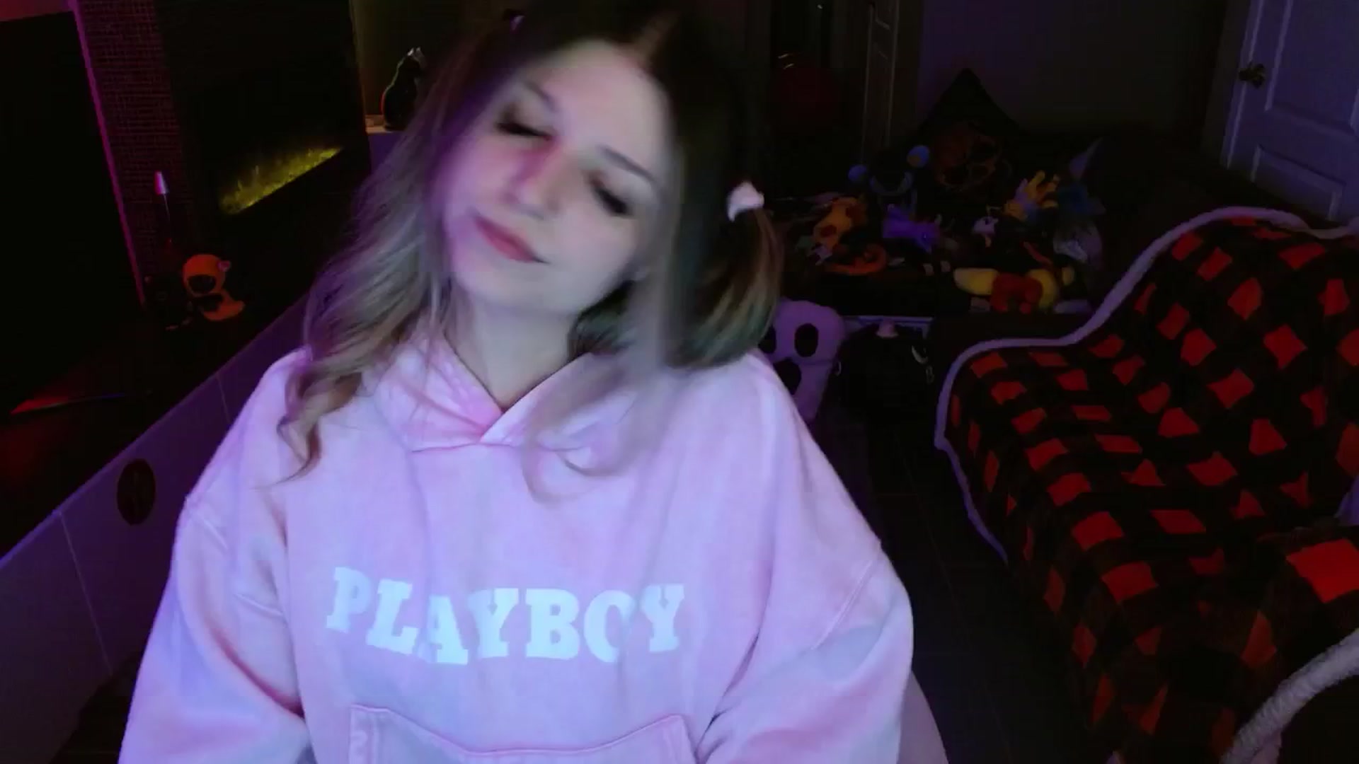 Gallery image thumbnail from Serafina's myfreecams stream on, 11/23/2024, 05:25 image 12 of 20