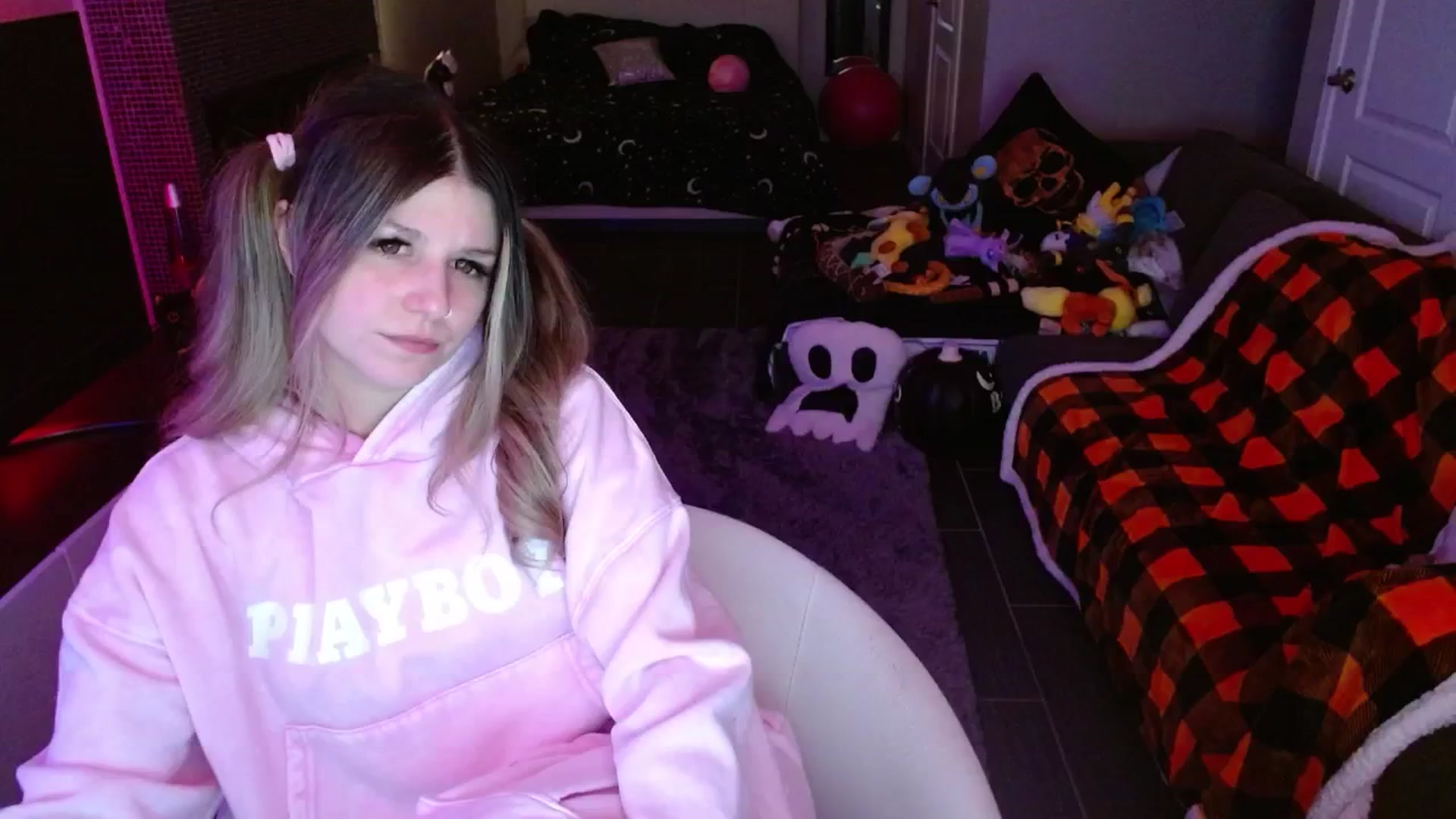 Gallery image thumbnail from Serafina's myfreecams stream on, 11/23/2024, 05:25 image 14 of 20