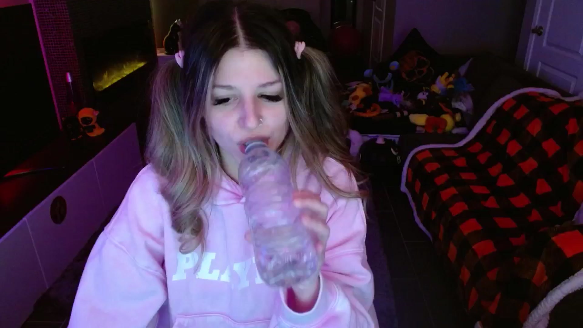 Gallery image thumbnail from Serafina's myfreecams stream on, 11/23/2024, 05:25 image 20 of 20