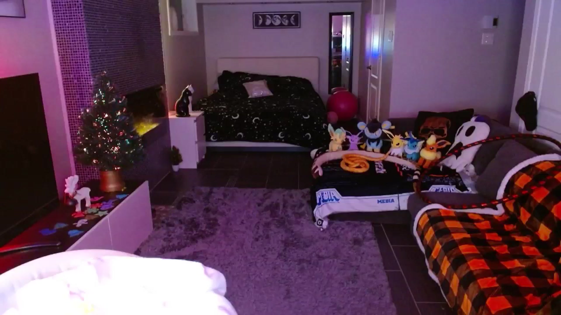 Gallery image thumbnail from Serafina's myfreecams stream on, 12/05/2024, 04:04 image 8 of 20