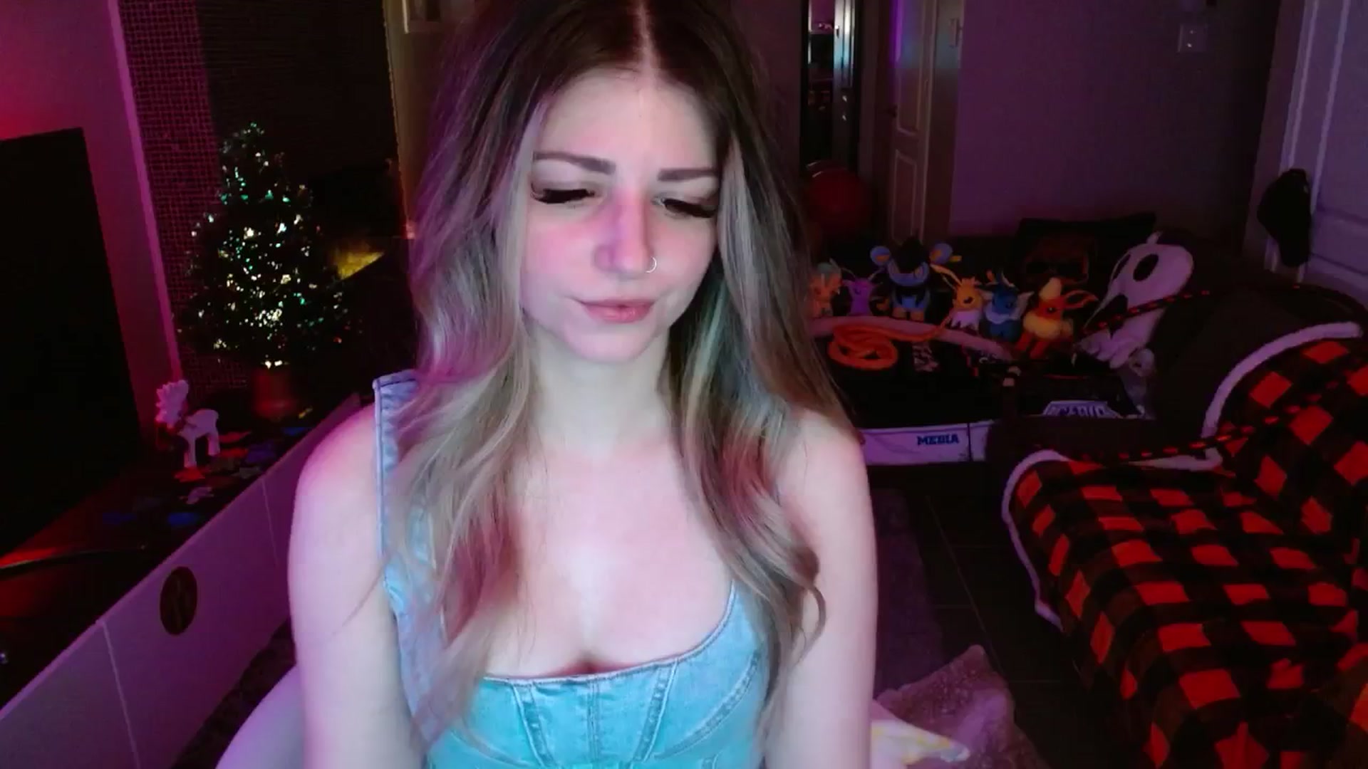 Gallery image thumbnail from Serafina's myfreecams stream on, 12/06/2024, 04:51 image 8 of 20