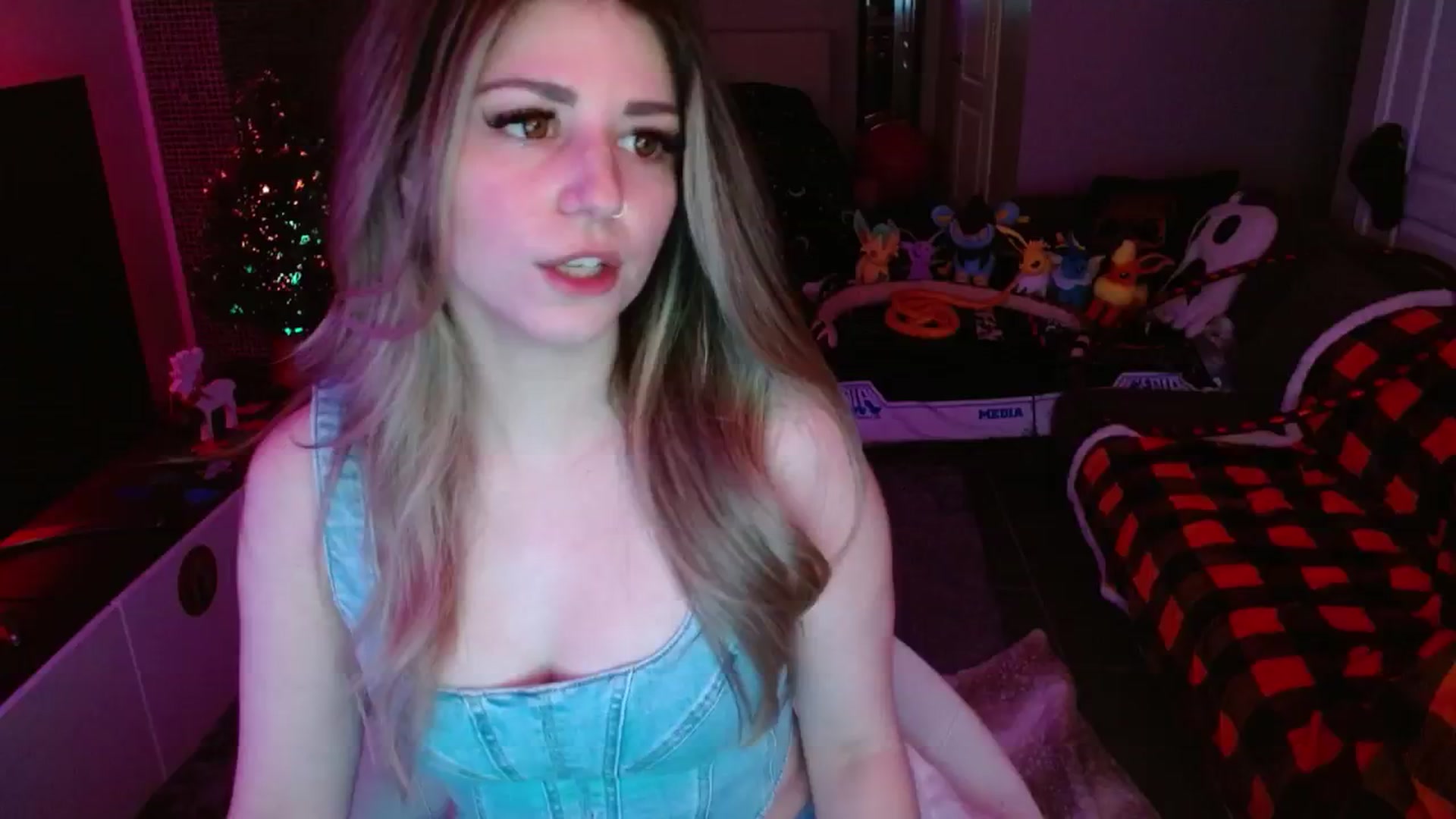 Gallery image thumbnail from Serafina's myfreecams stream on, 12/06/2024, 04:51 image 17 of 20