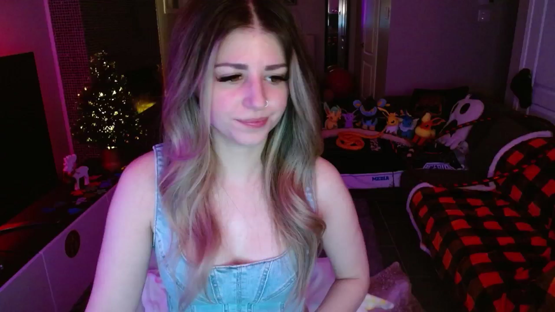 Gallery image thumbnail from Serafina's myfreecams stream on, 12/06/2024, 04:51 image 7 of 20