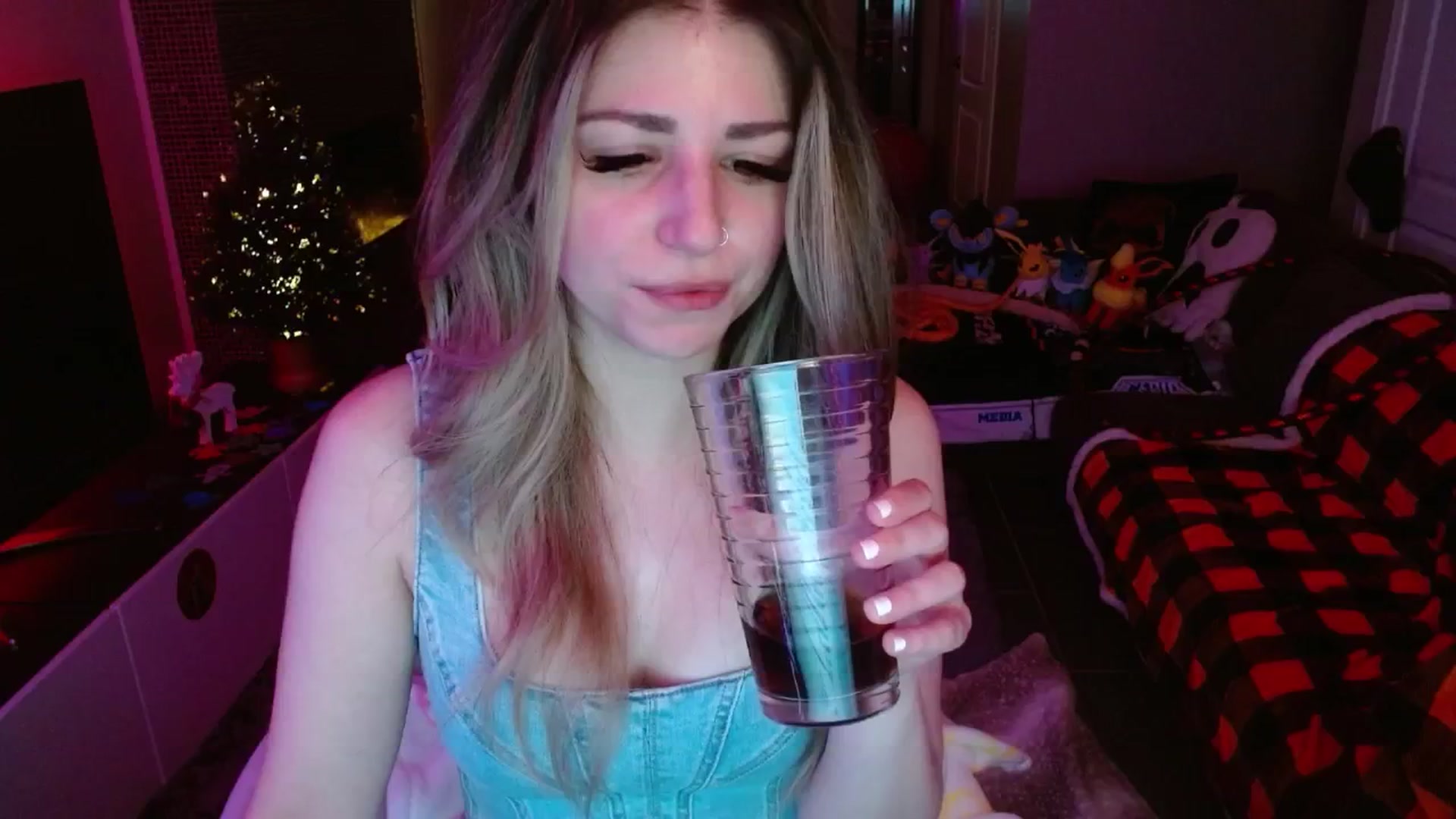 Gallery image thumbnail from Serafina's myfreecams stream on, 12/06/2024, 04:51 image 11 of 20