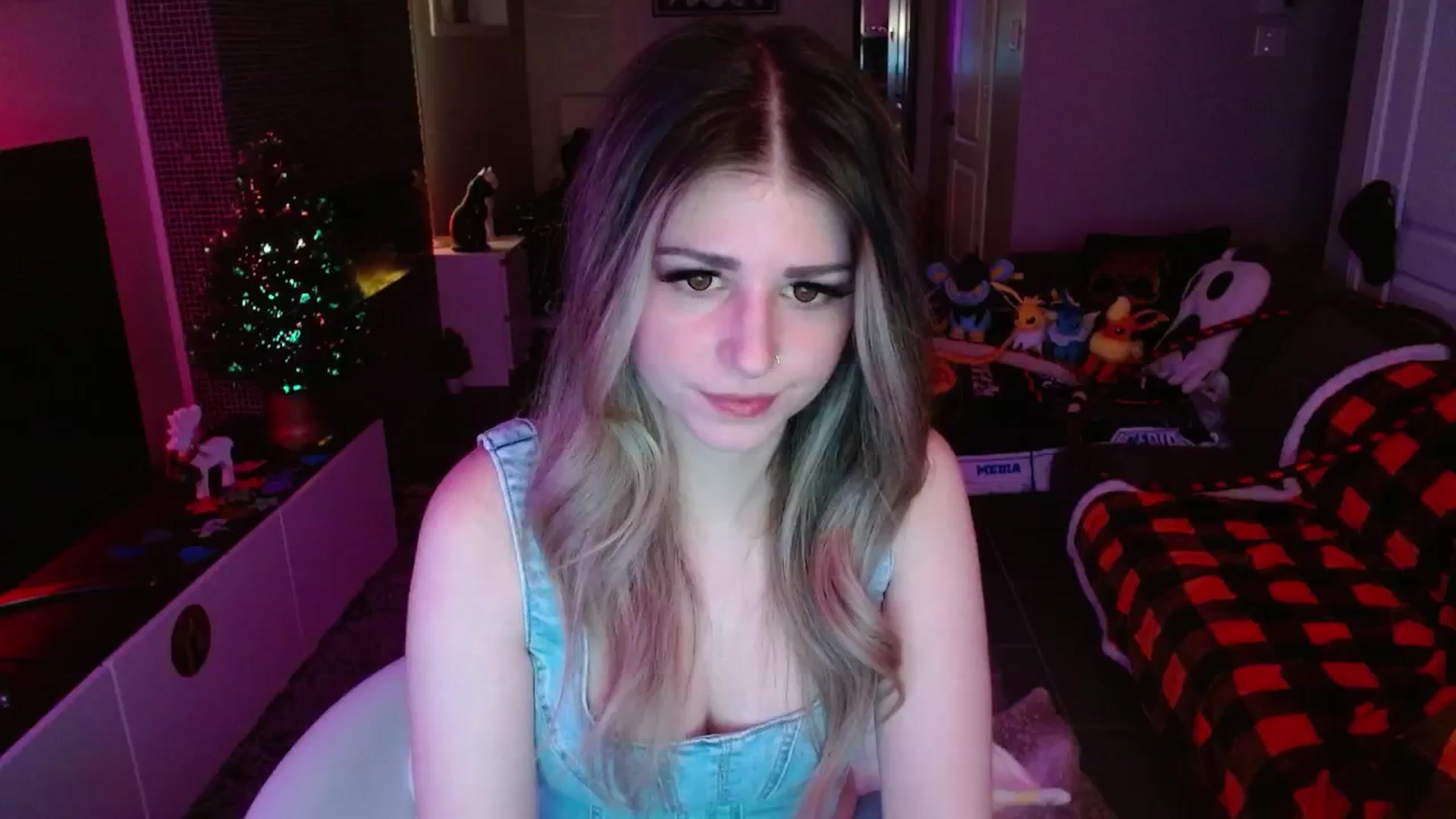 Gallery image thumbnail from Serafina's myfreecams stream on, 12/06/2024, 04:51 image 1 of 20