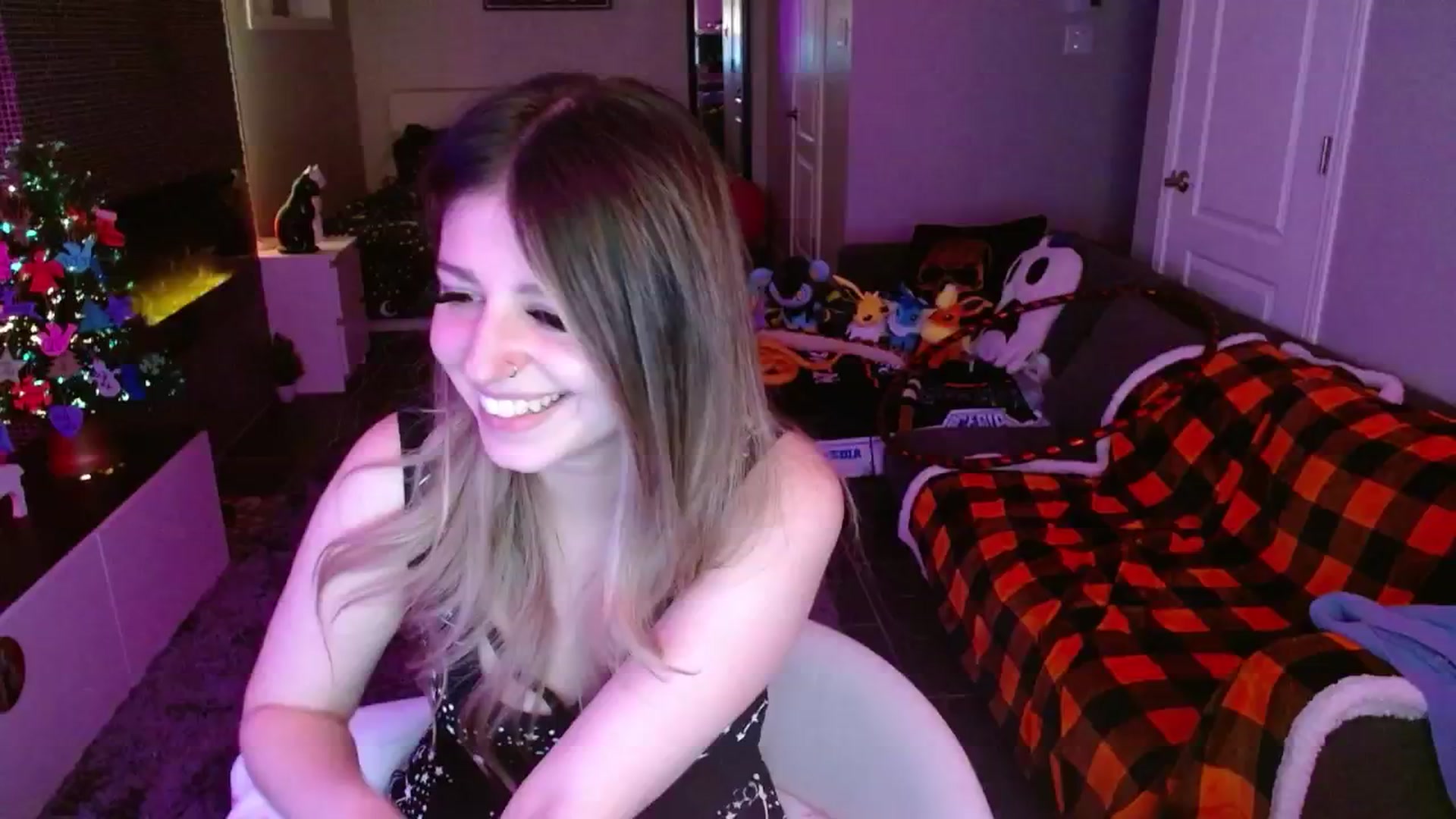 Gallery image thumbnail from Serafina's myfreecams stream on, 12/09/2024, 06:03 image 11 of 20
