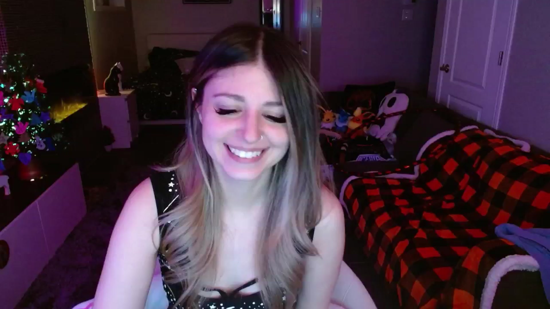 Gallery image thumbnail from Serafina's myfreecams stream on, 12/09/2024, 06:03 image 6 of 20