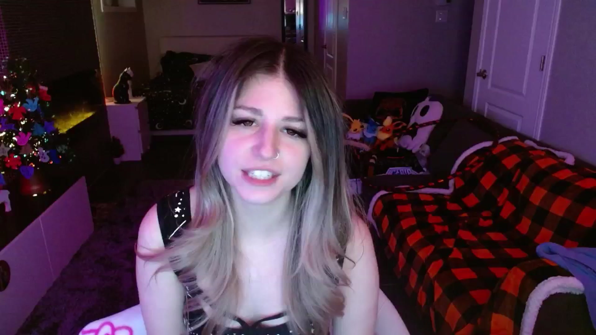 Gallery image thumbnail from Serafina's myfreecams stream on, 12/09/2024, 06:03 image 8 of 20