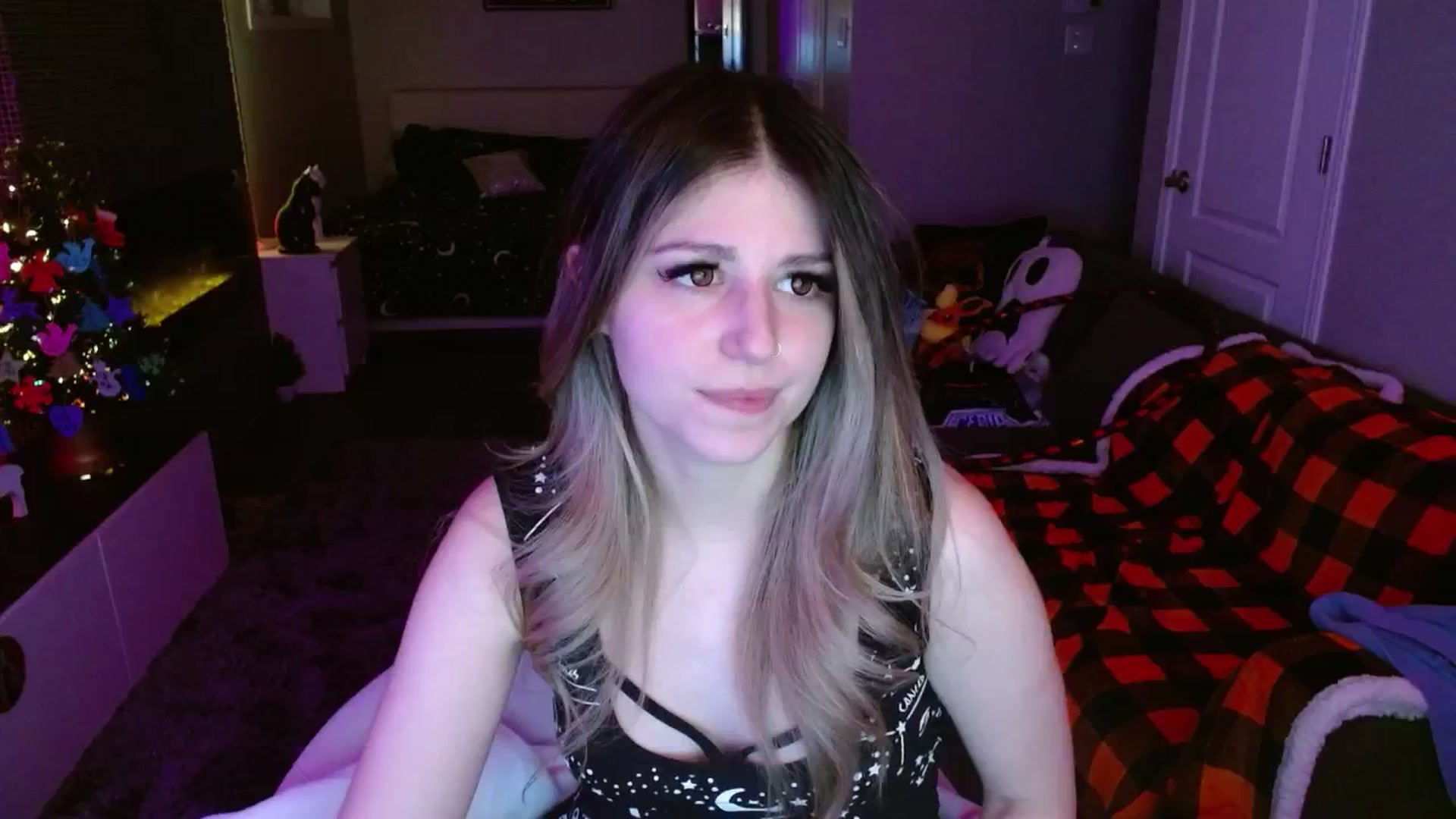 Gallery image thumbnail from Serafina's myfreecams stream on, 12/09/2024, 06:03 image 2 of 20