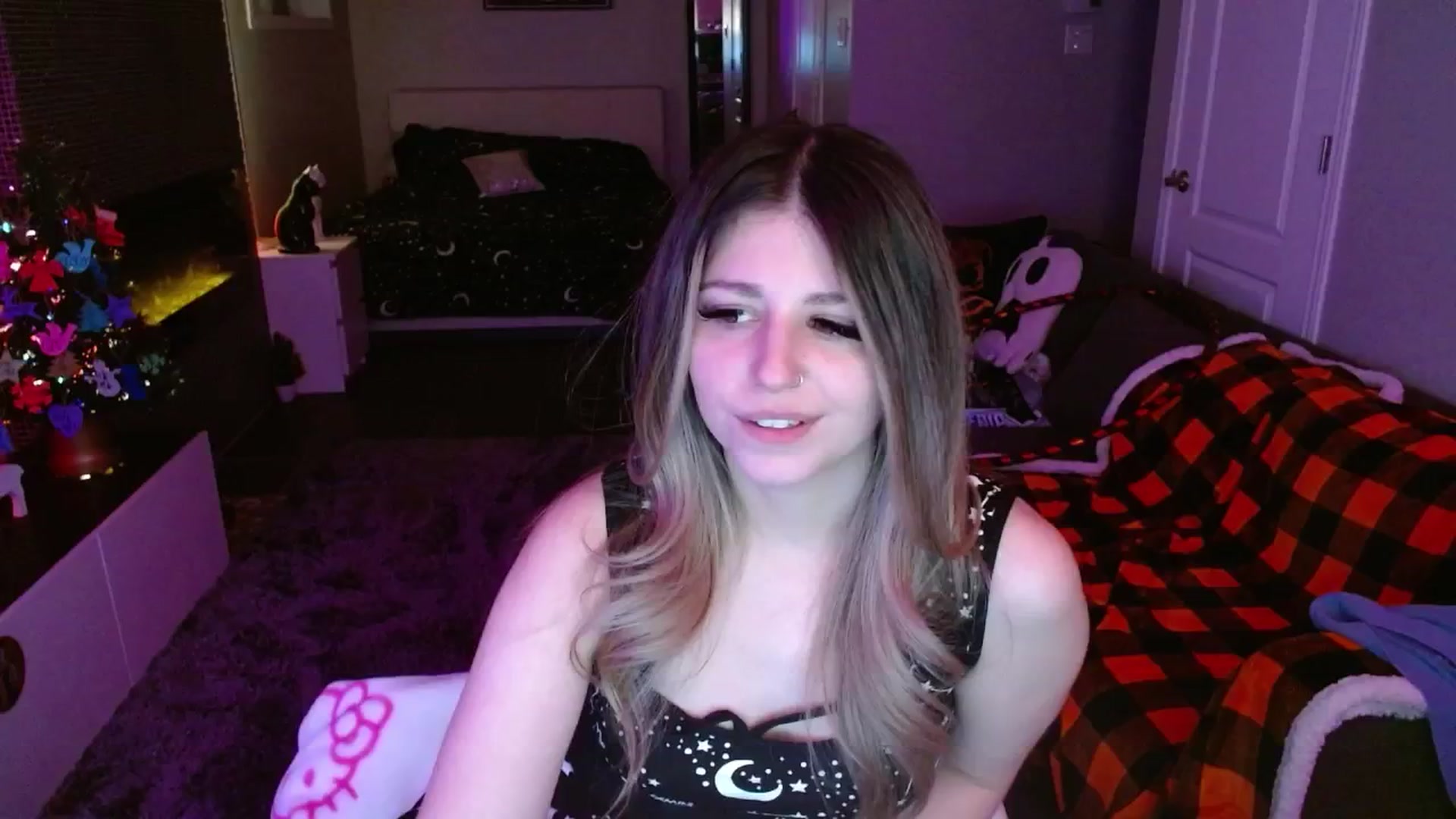 Gallery image thumbnail from Serafina's myfreecams stream on, 12/09/2024, 06:03 image 13 of 20