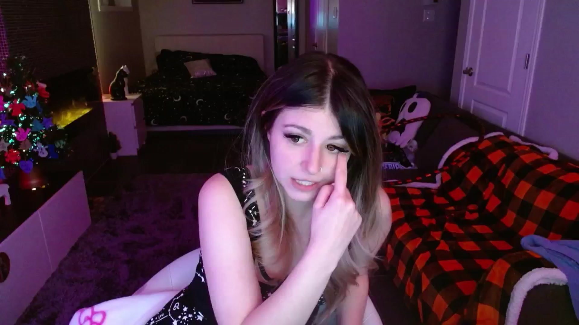 Gallery image thumbnail from Serafina's myfreecams stream on, 12/09/2024, 06:03 image 18 of 20