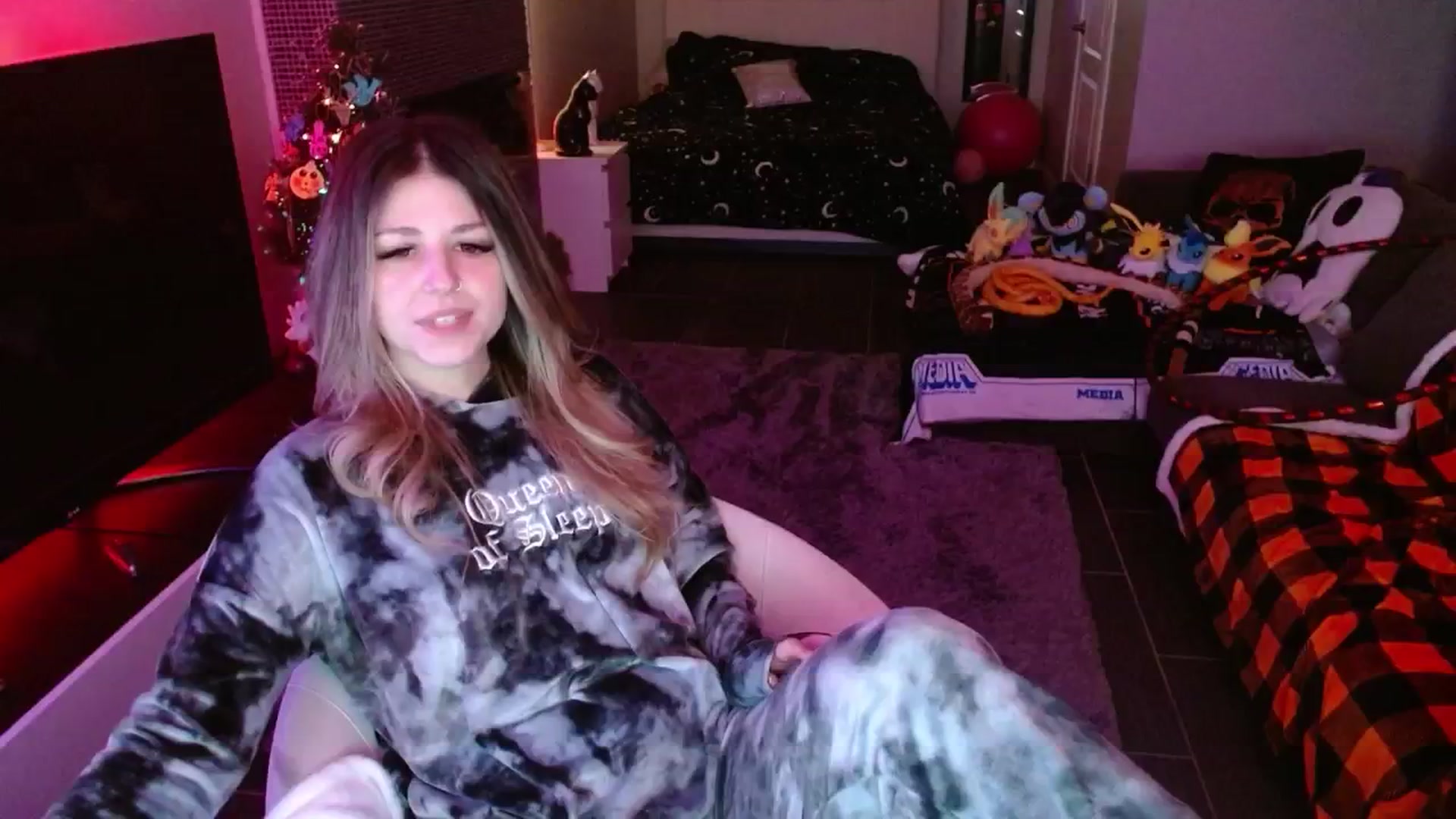 Gallery image thumbnail from Serafina's myfreecams stream on, 12/11/2024, 05:00 image 19 of 20