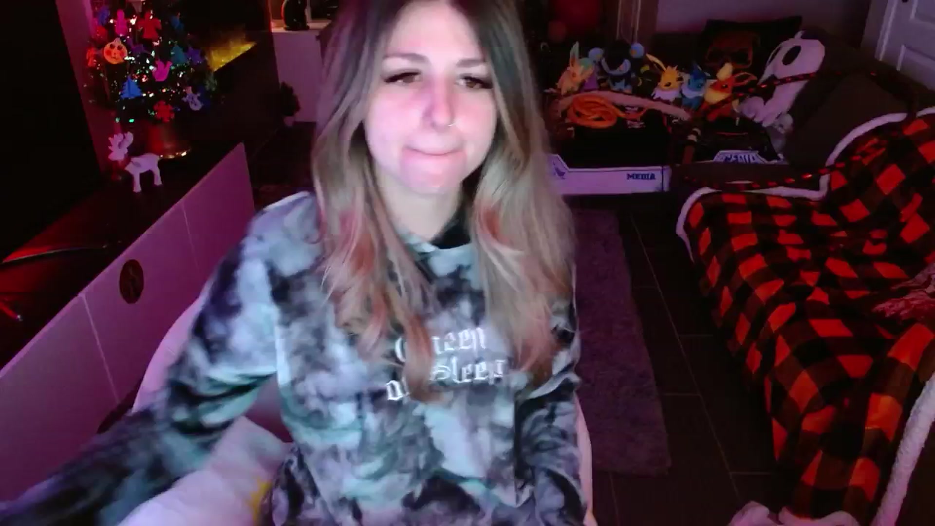 Gallery image thumbnail from Serafina's myfreecams stream on, 12/11/2024, 05:00 image 6 of 20