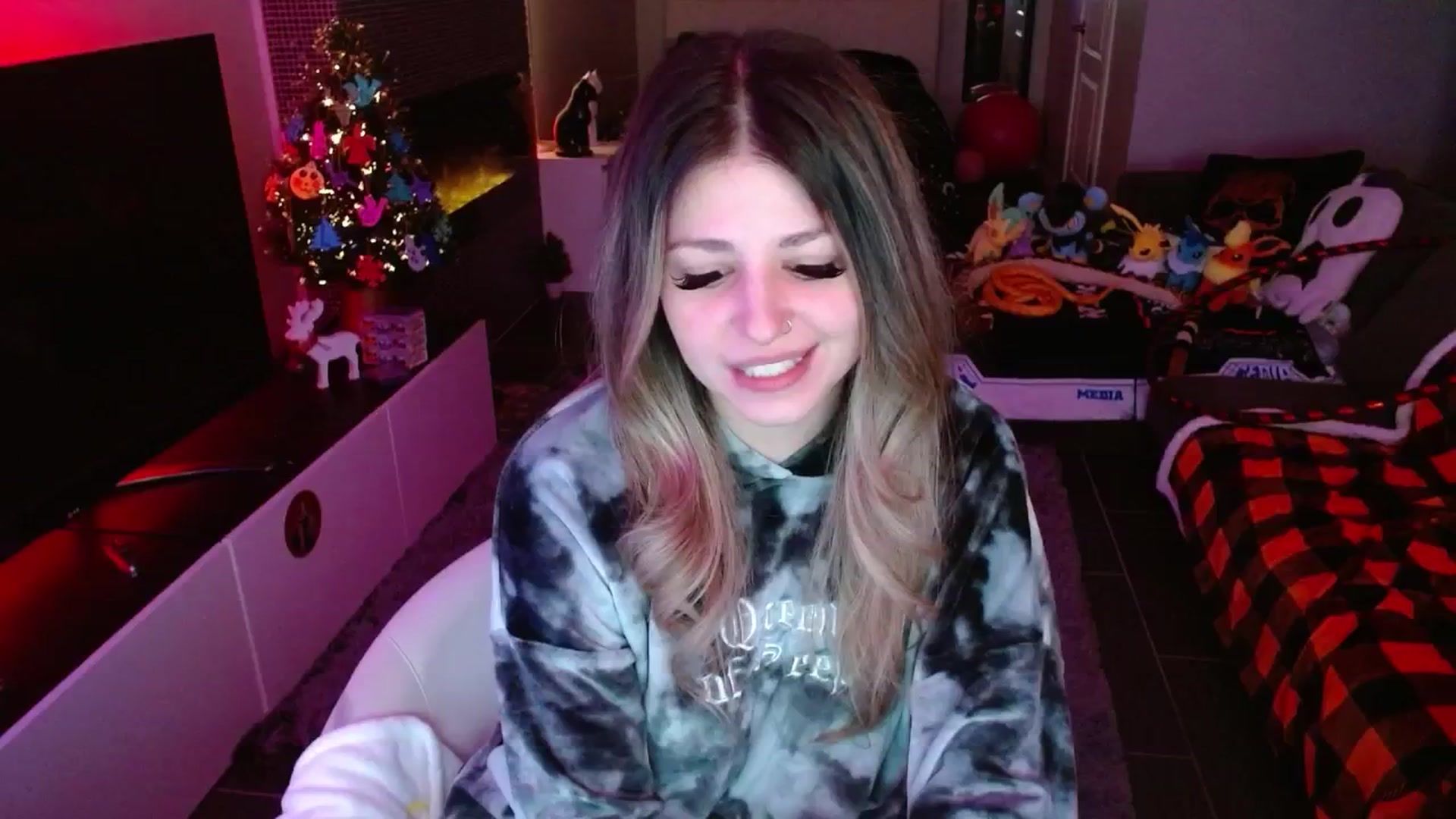 Gallery image thumbnail from Serafina's myfreecams stream on, 12/11/2024, 05:00 image 18 of 20