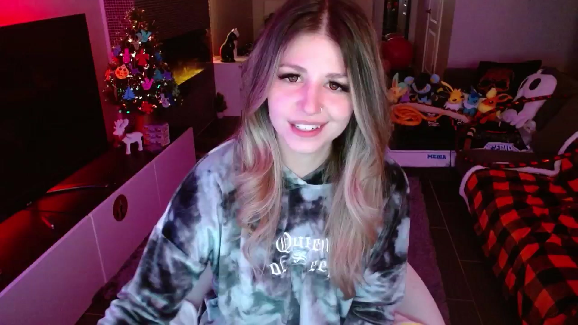 Gallery image thumbnail from Serafina's myfreecams stream on, 12/11/2024, 05:00 image 16 of 20